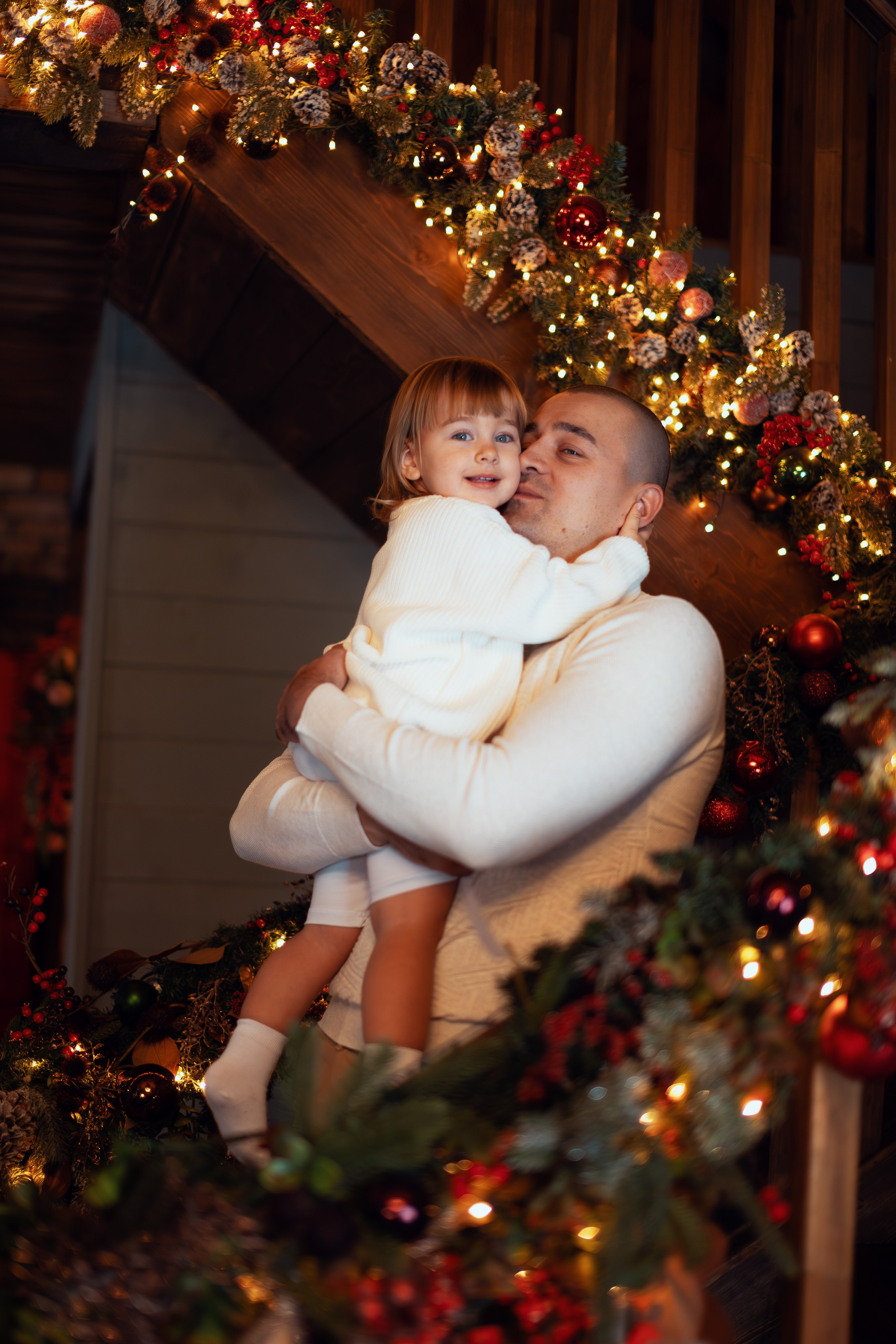 Новогодняя фотосессия 2023 в студии Мимика, зал Шале. Семейный фотограф в Москве 📸