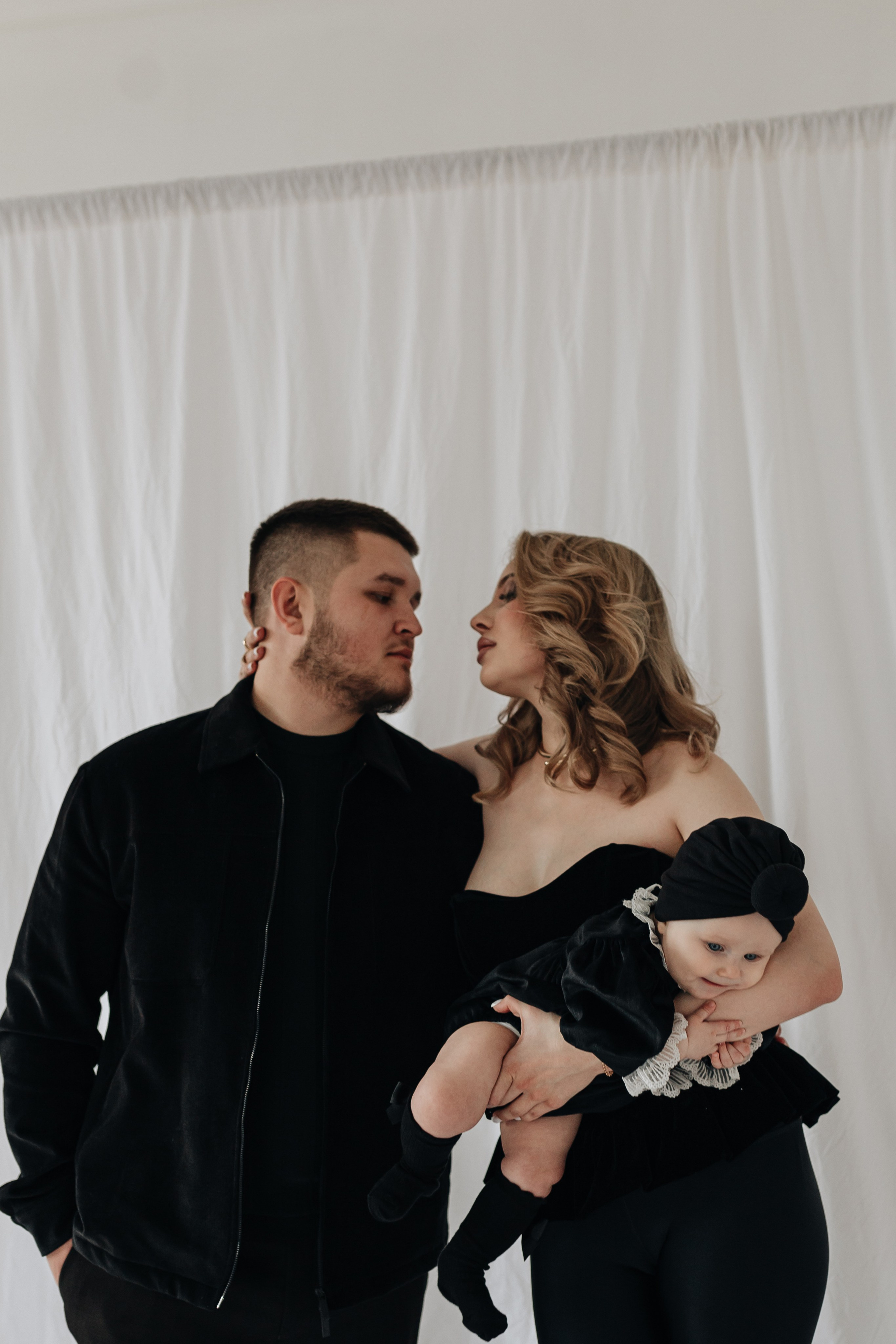 Семейная съёмка в студии. Фотограф Трифон Мира