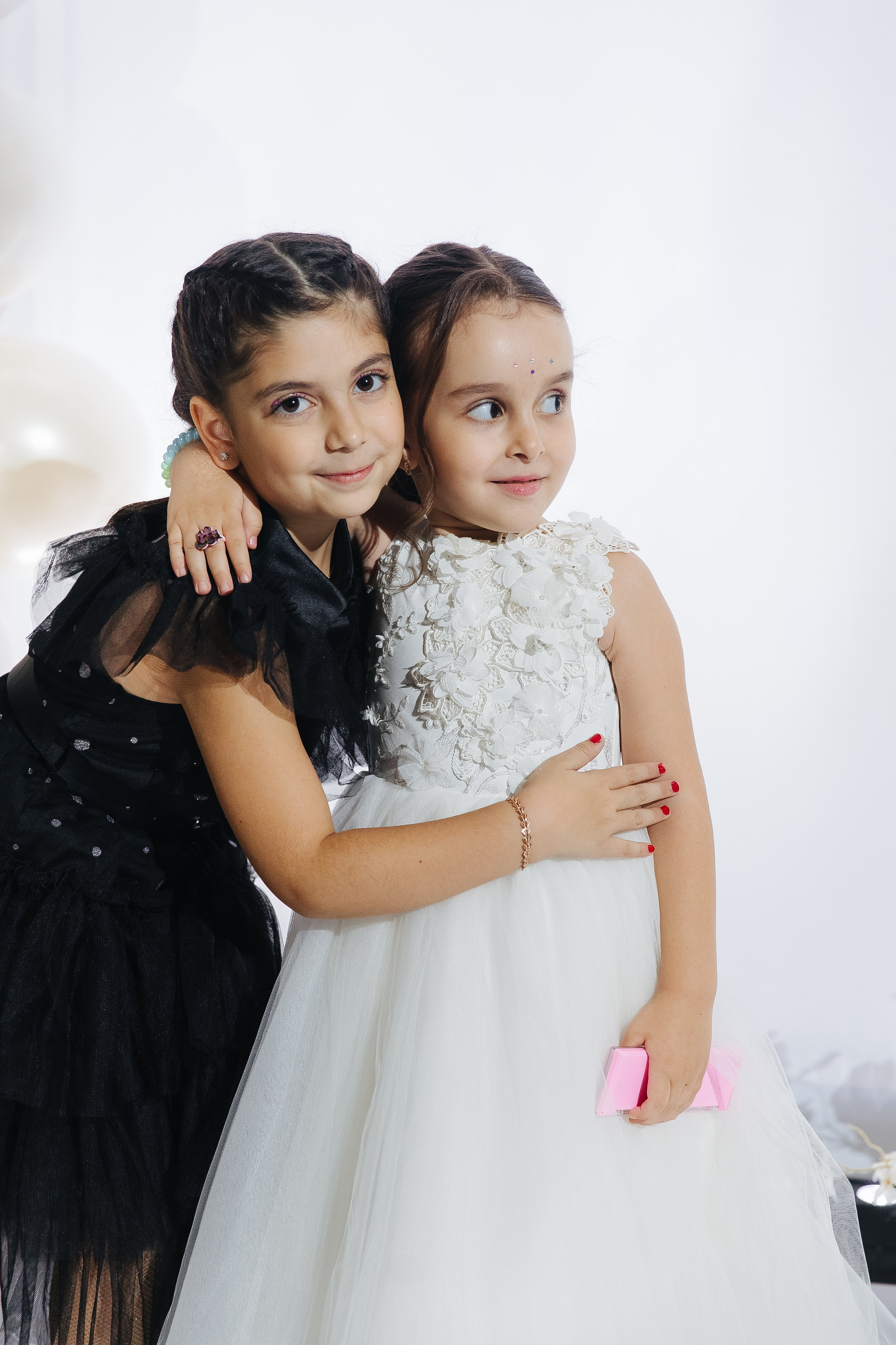 Ани и Назели. 35&5 День рождения, «Янтарь». Фотограф в Красноярске Надежда Воскресенская