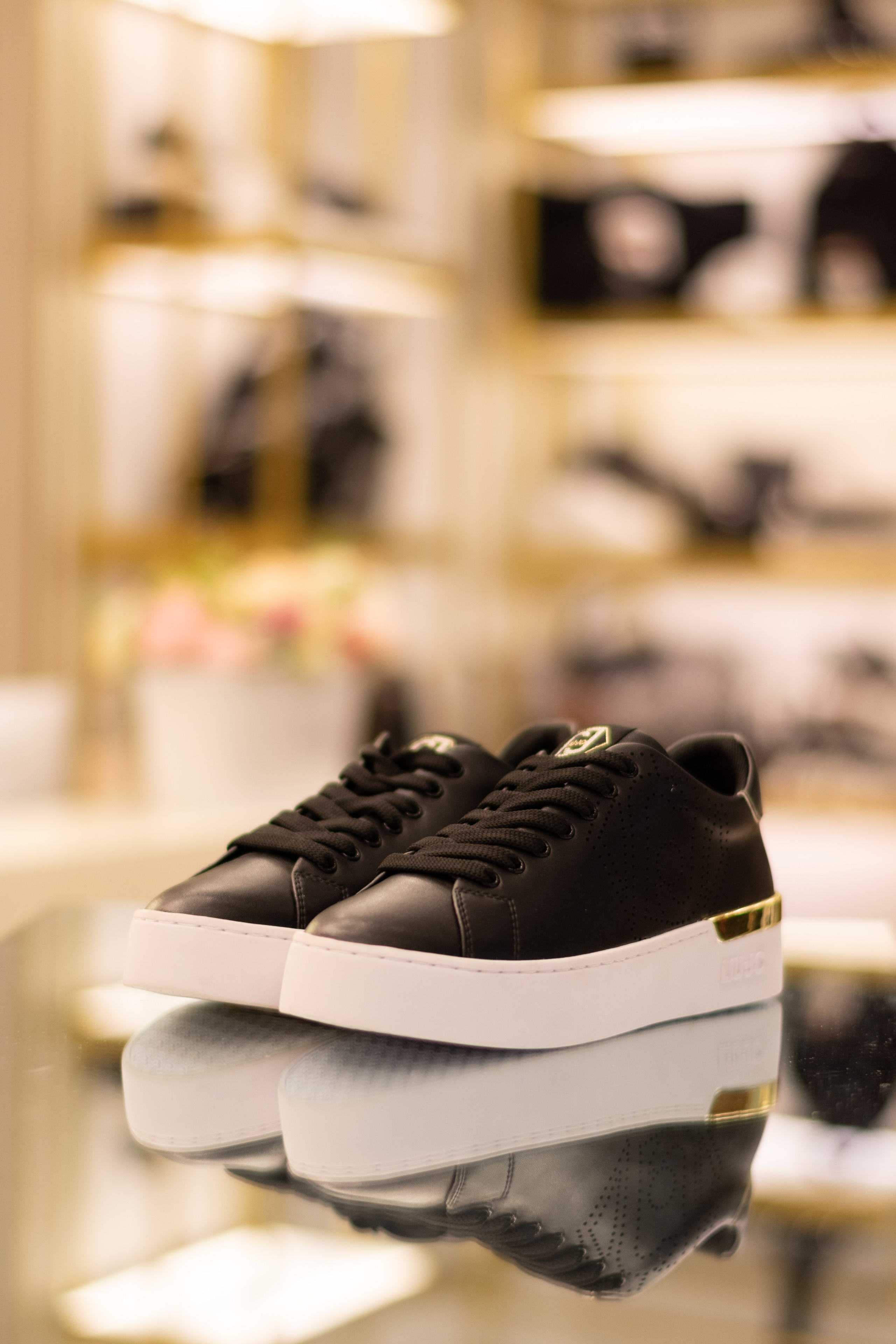 Для организаций. Предметная фотосессия для обувного магазина Capsula. Фотограф/видеограф Богдан Голованов