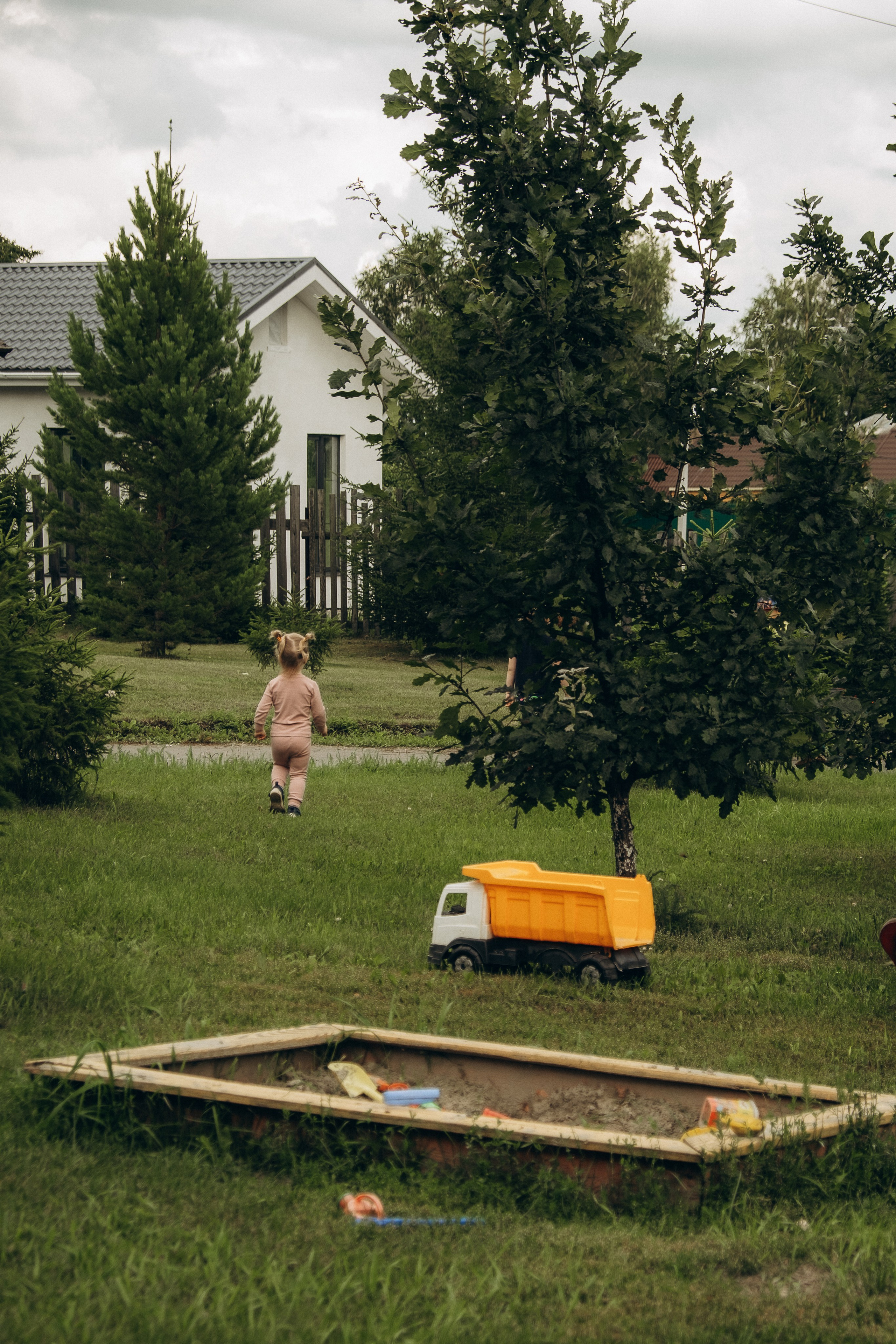 Соня и Алёнка в гостях у дедушки. Фотограф Евгения Войко Тюмень