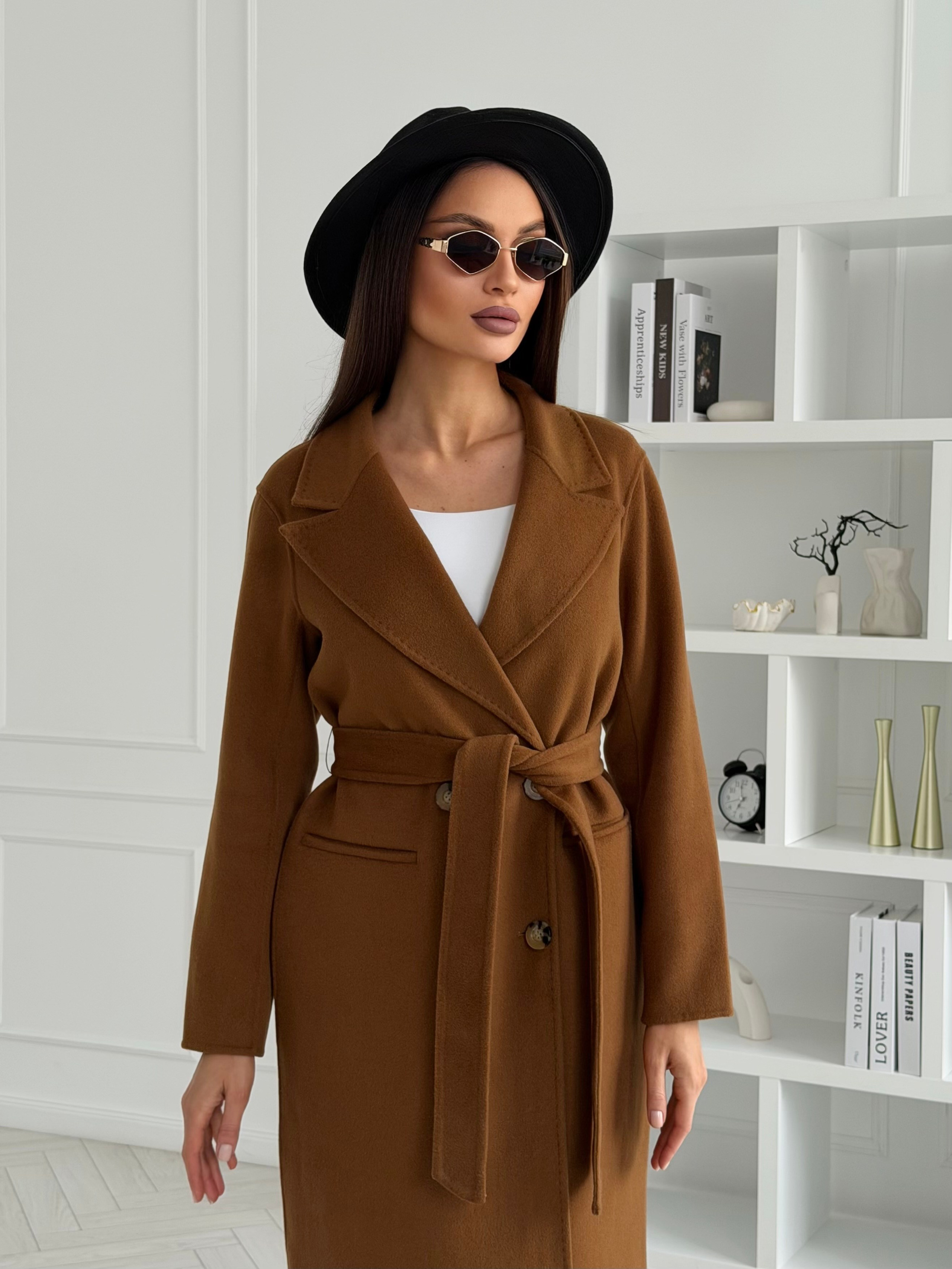 Оптовые продажи верхней одежды. Женские пальто из шерсти — заказать