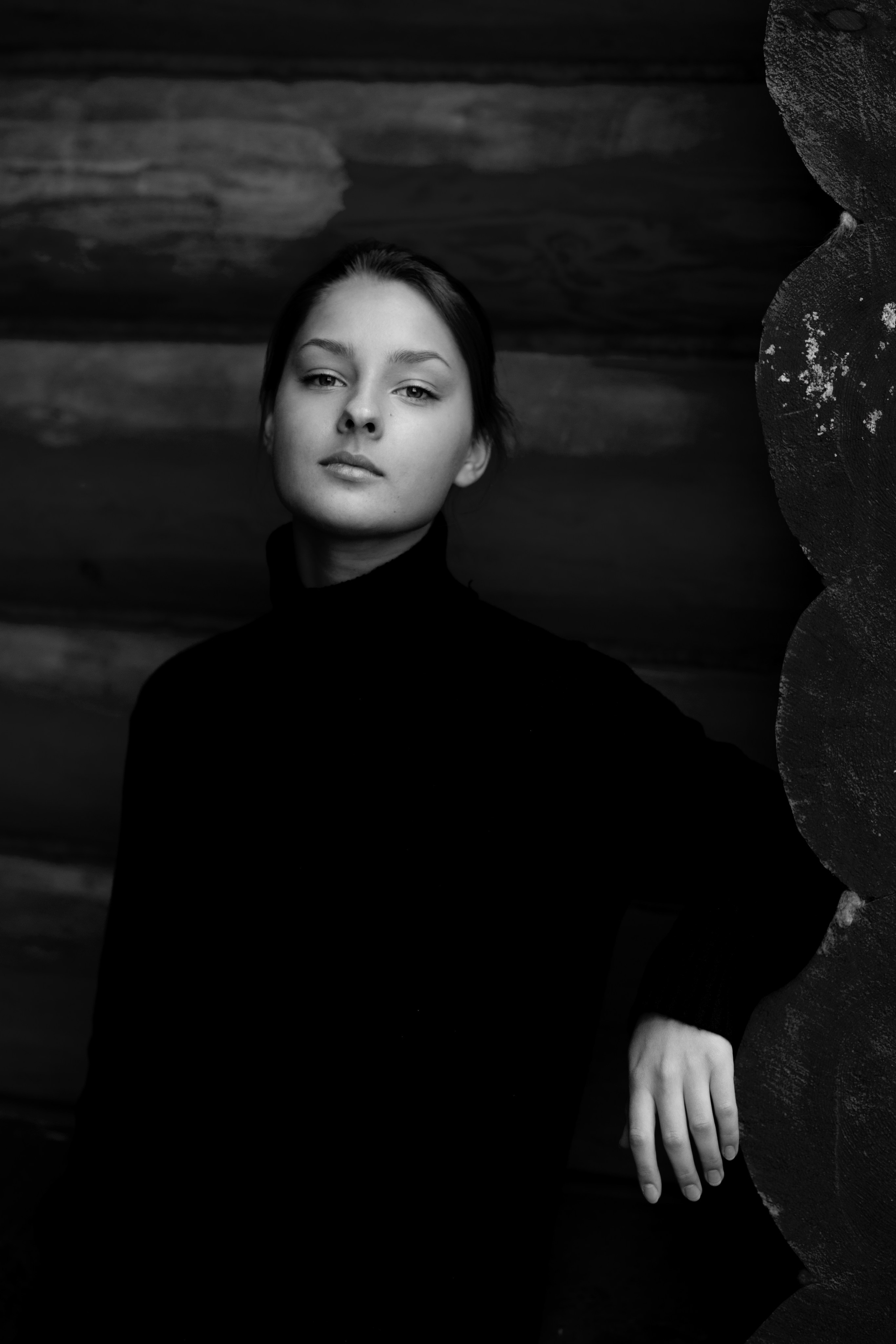 Фотосессия девочки подростка в Коломенском в темном ключе. Главная