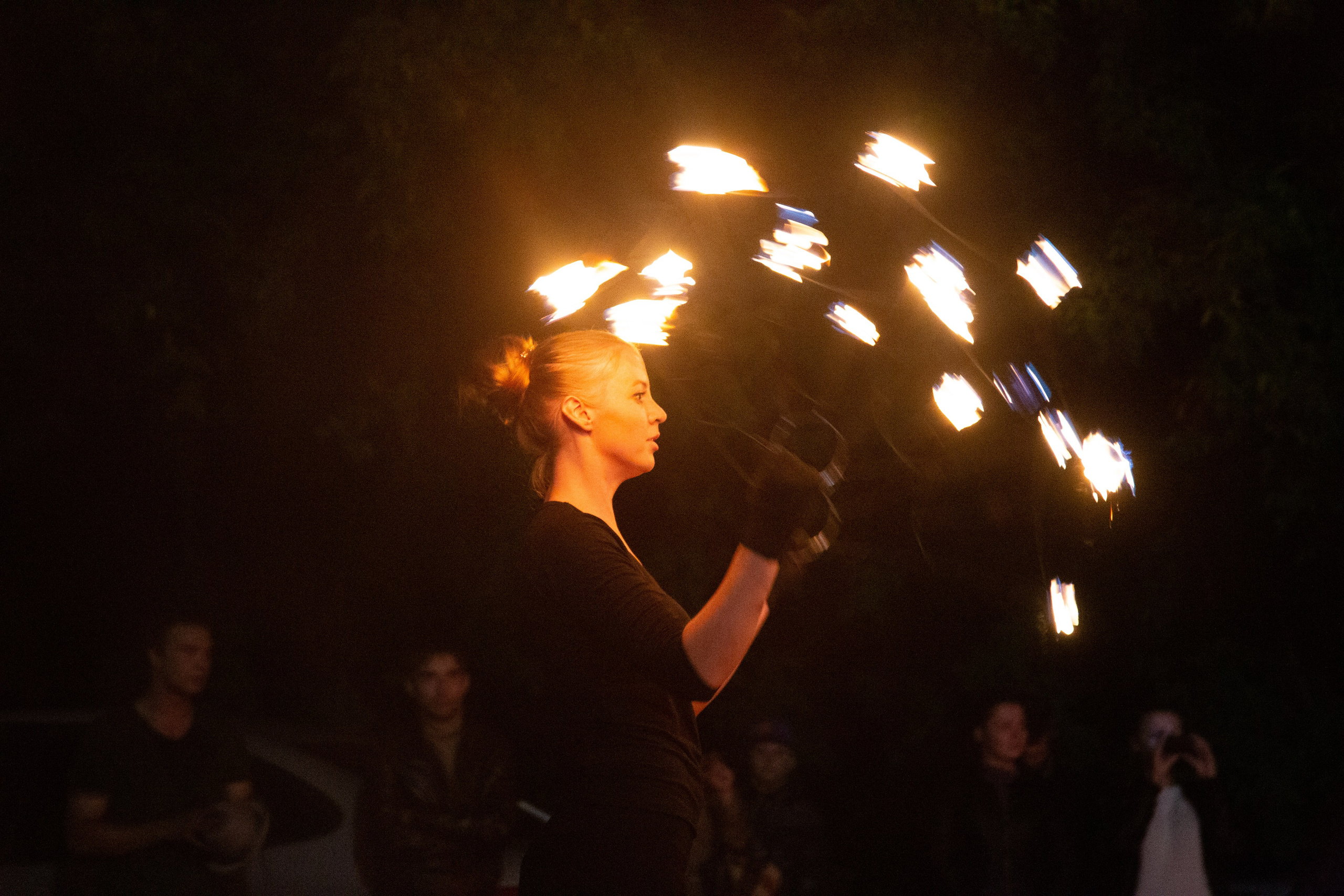 Огненное шоу в Перми. Фотограф Никита Попов. Фотограф Пермь. Фотосессия в фотостудии Перми и на свежем воздухе
