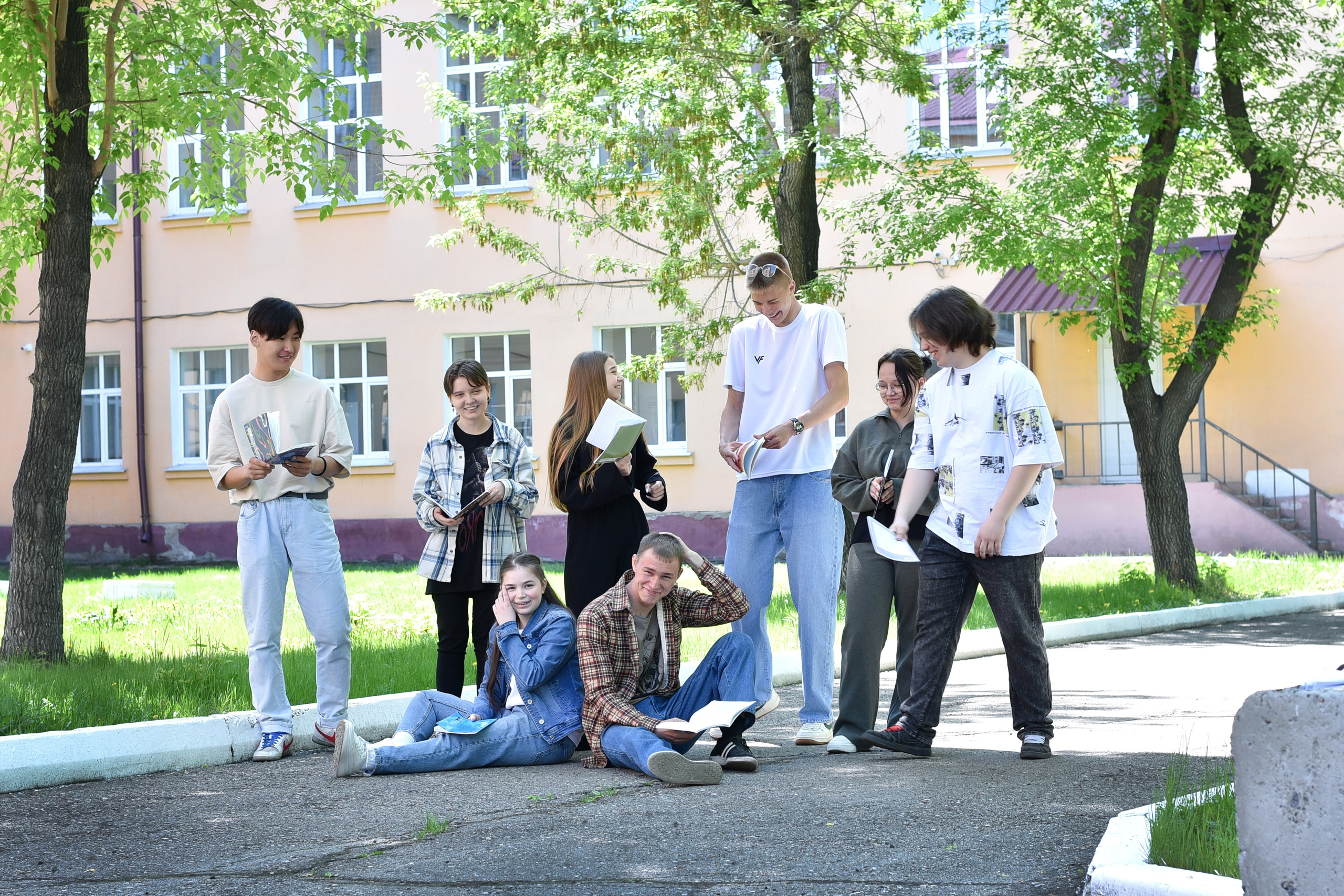ФОТОСЕССИЯ В ПАРКЕ весна. Школьный фотограф ЛАРИСА МАТВЕЕНКО