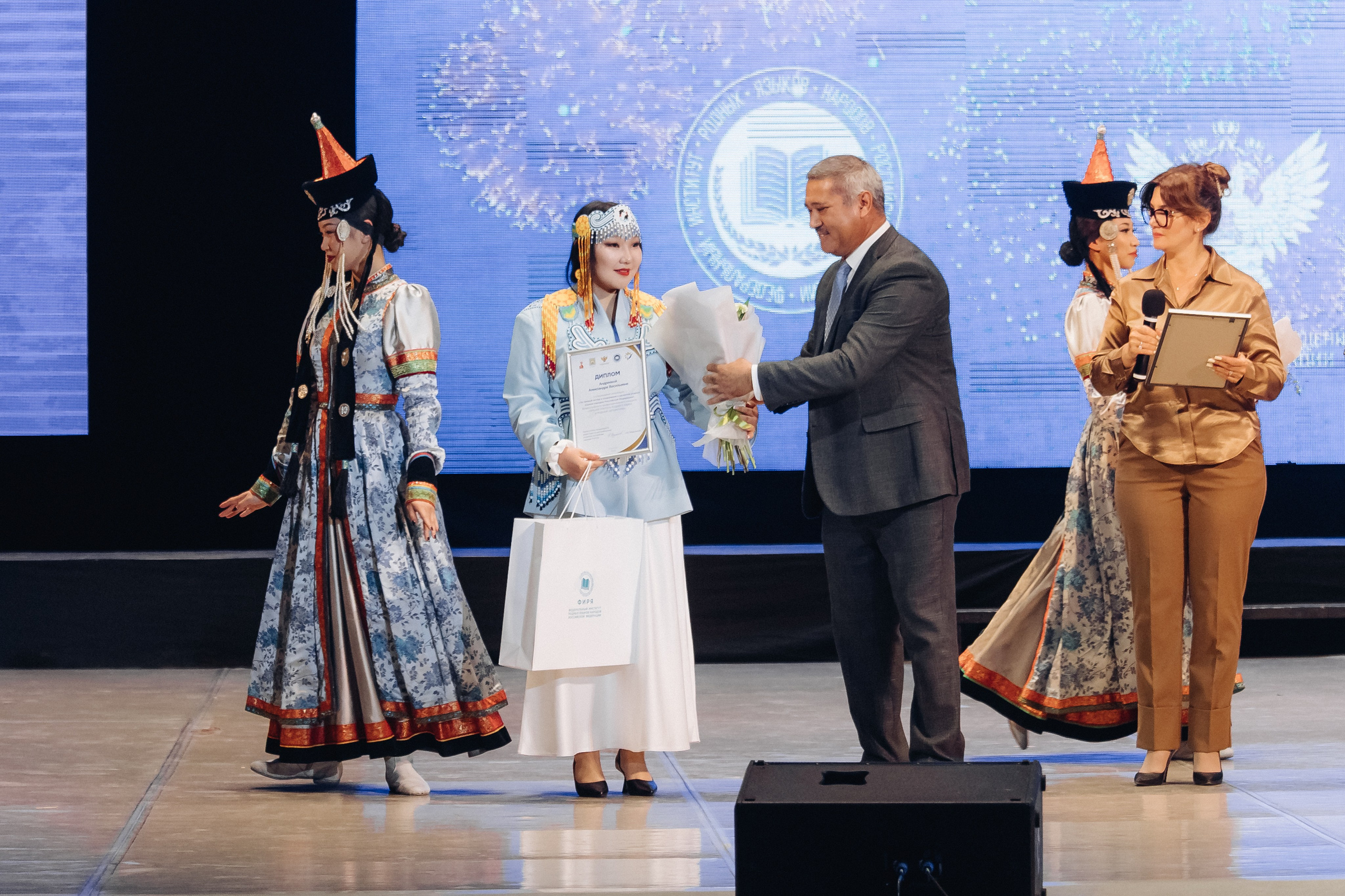 Лучший учитель родного языка и литературы 2025. Свадебный и семейный фотограф в Улан-Удэ