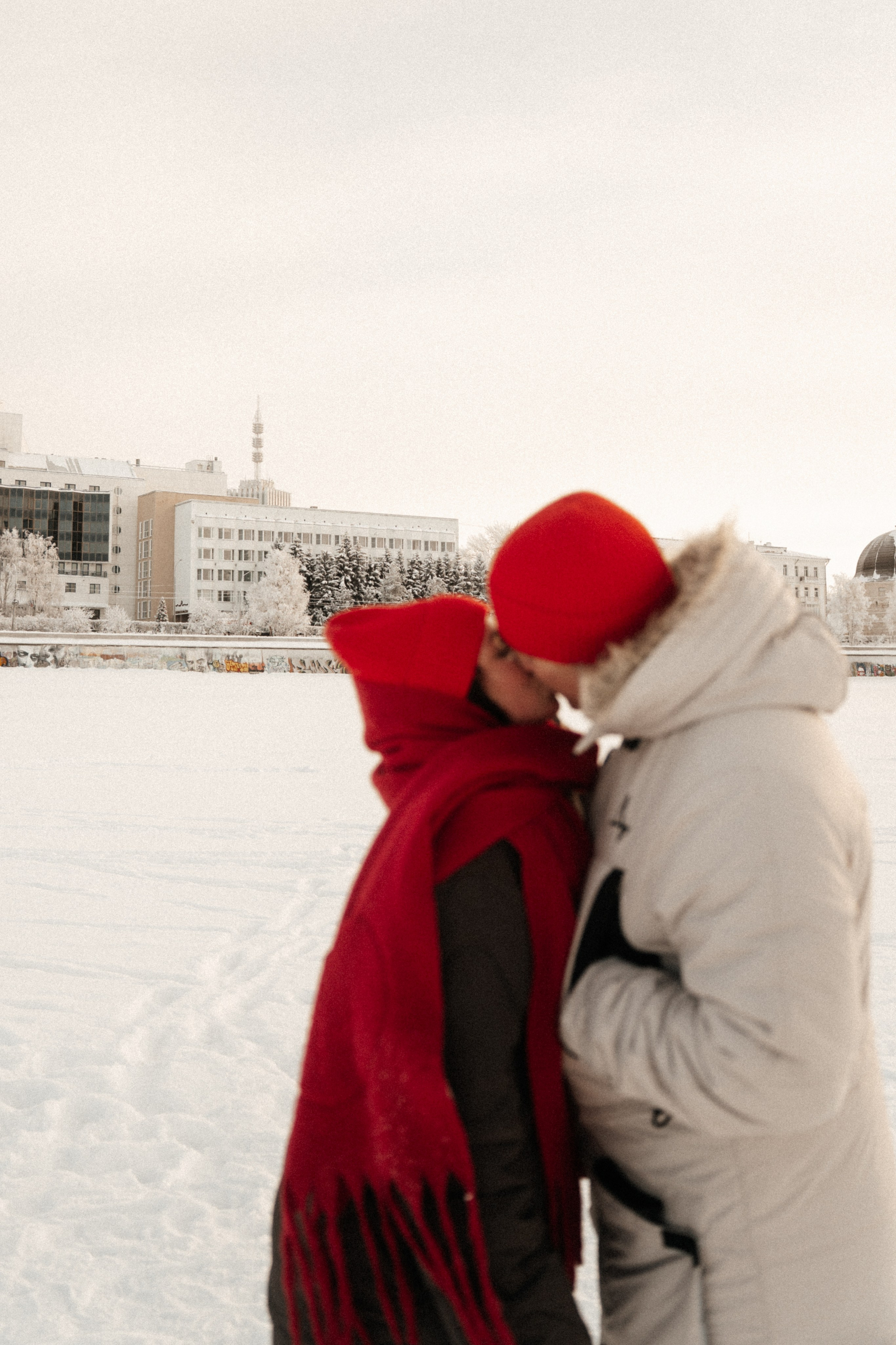 [our pulses aligned…]. Фотограф в Архангельске