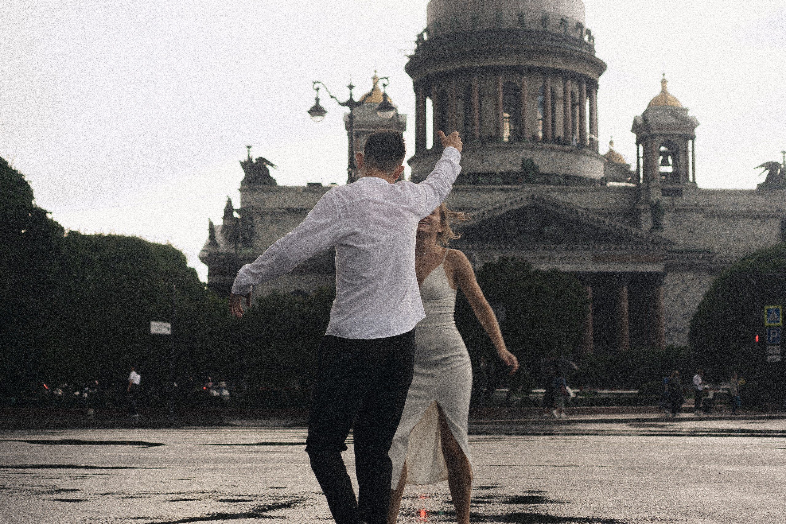 СВАДЕБНАЯ ФОТОСЕСИСИЯ В МЕТРО И ВОЗЛЕ ИСАКИЕВСКОГО СОБОРА В ДОЖДЬ. Профессиональный фотограф, Санкт-Петербург — Виктория Богомолова