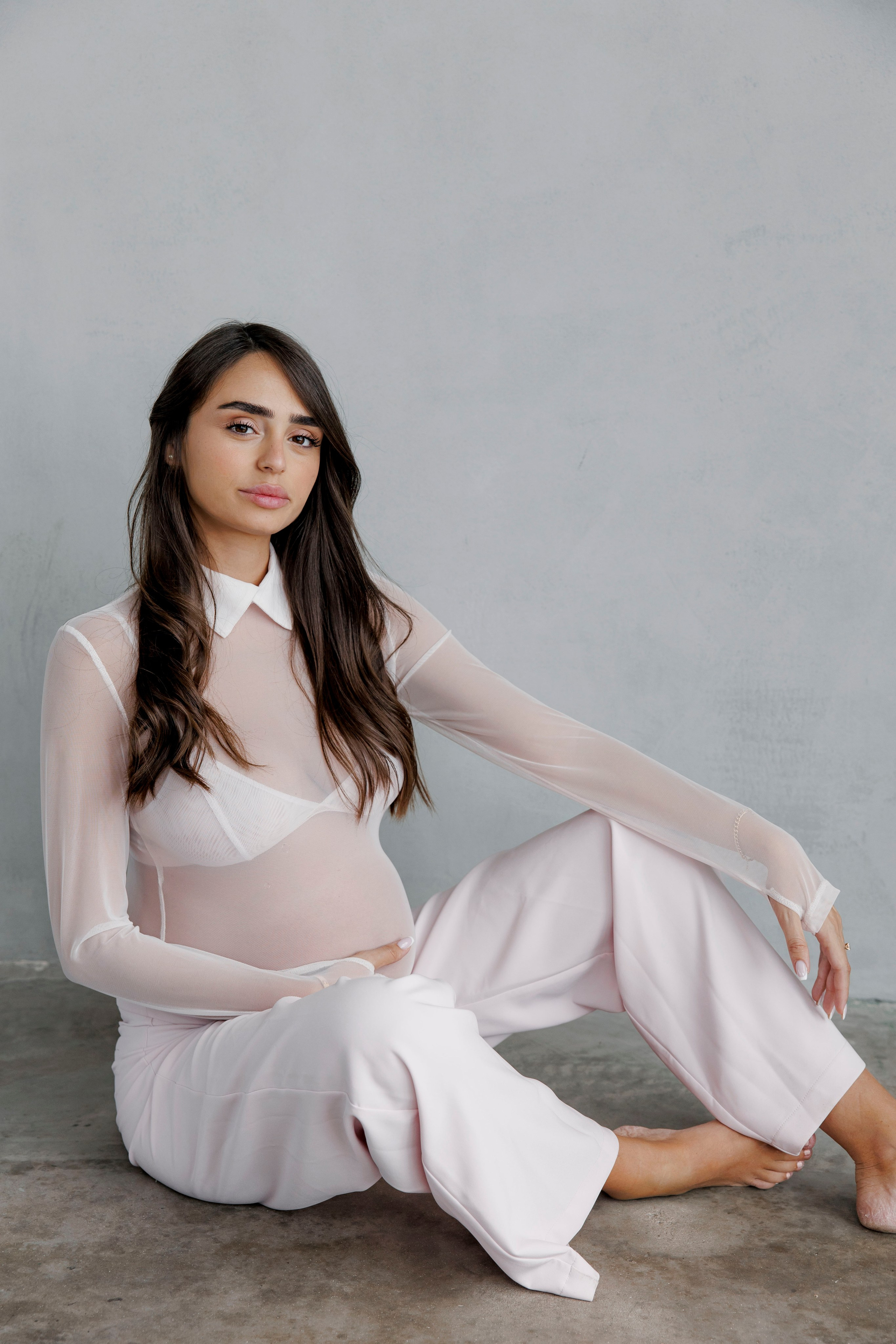 Pregnancy photoshoot inside the studio in Tel Aviv. Главная