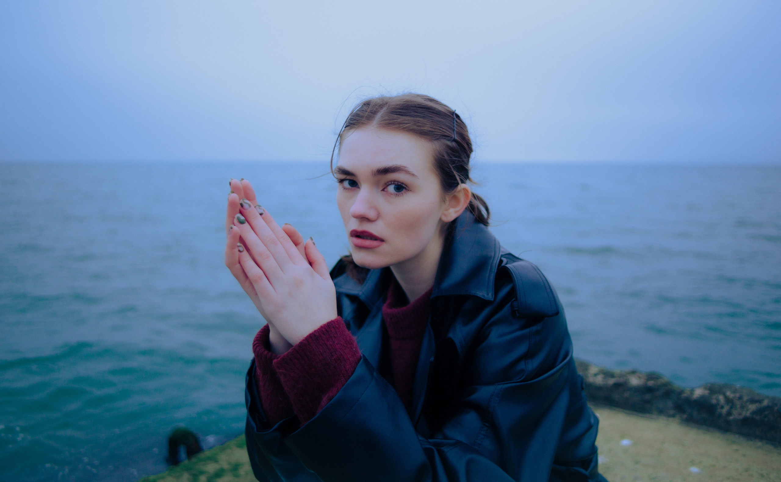 Туманным вечером у моря. Главная