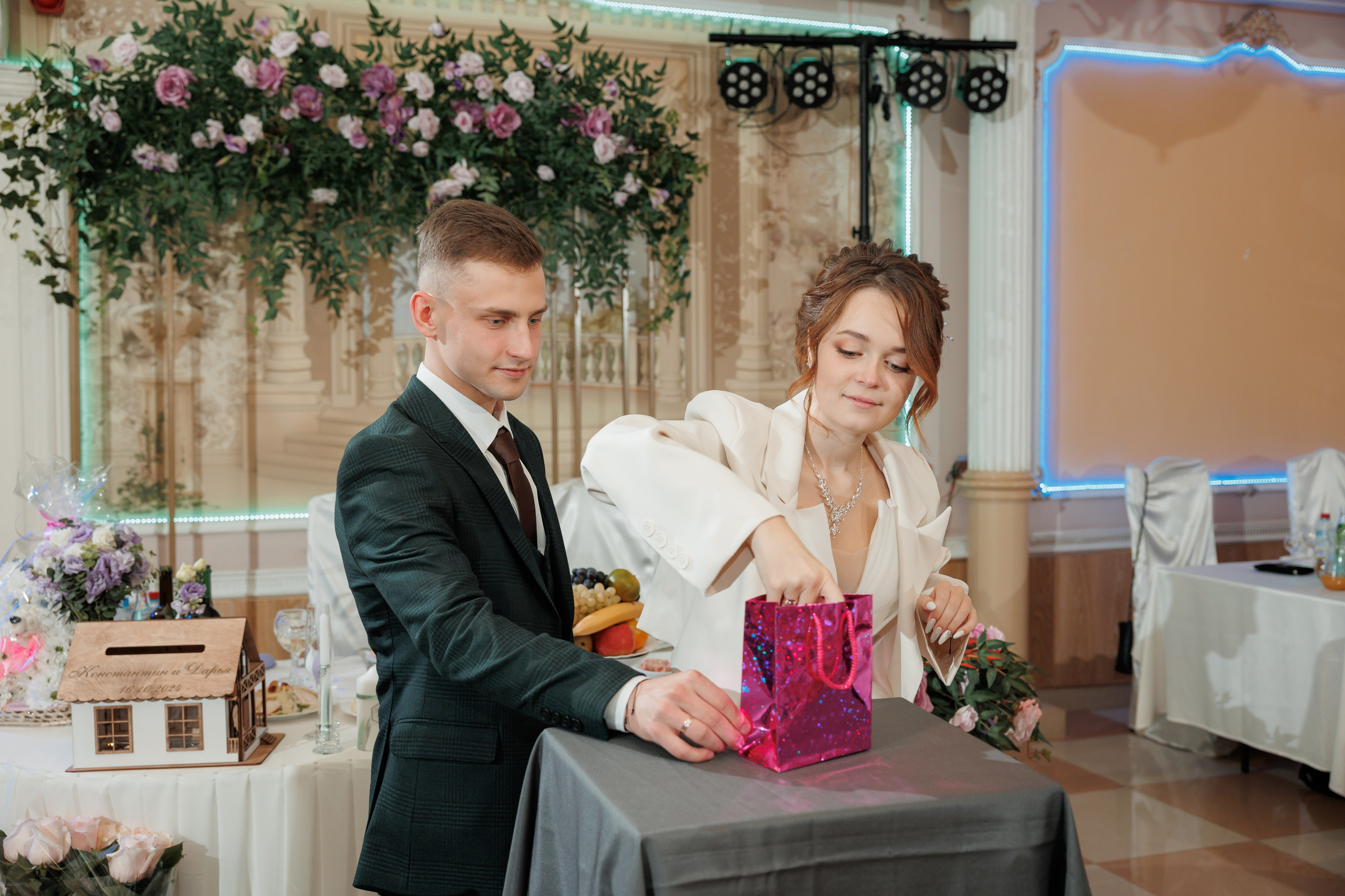Константин и Дарья, ЗАГС ВДНХ, отель Soluxe, ресторан «Антик». Свадебный и репортажный фотограф (Москва, Королев и другие)