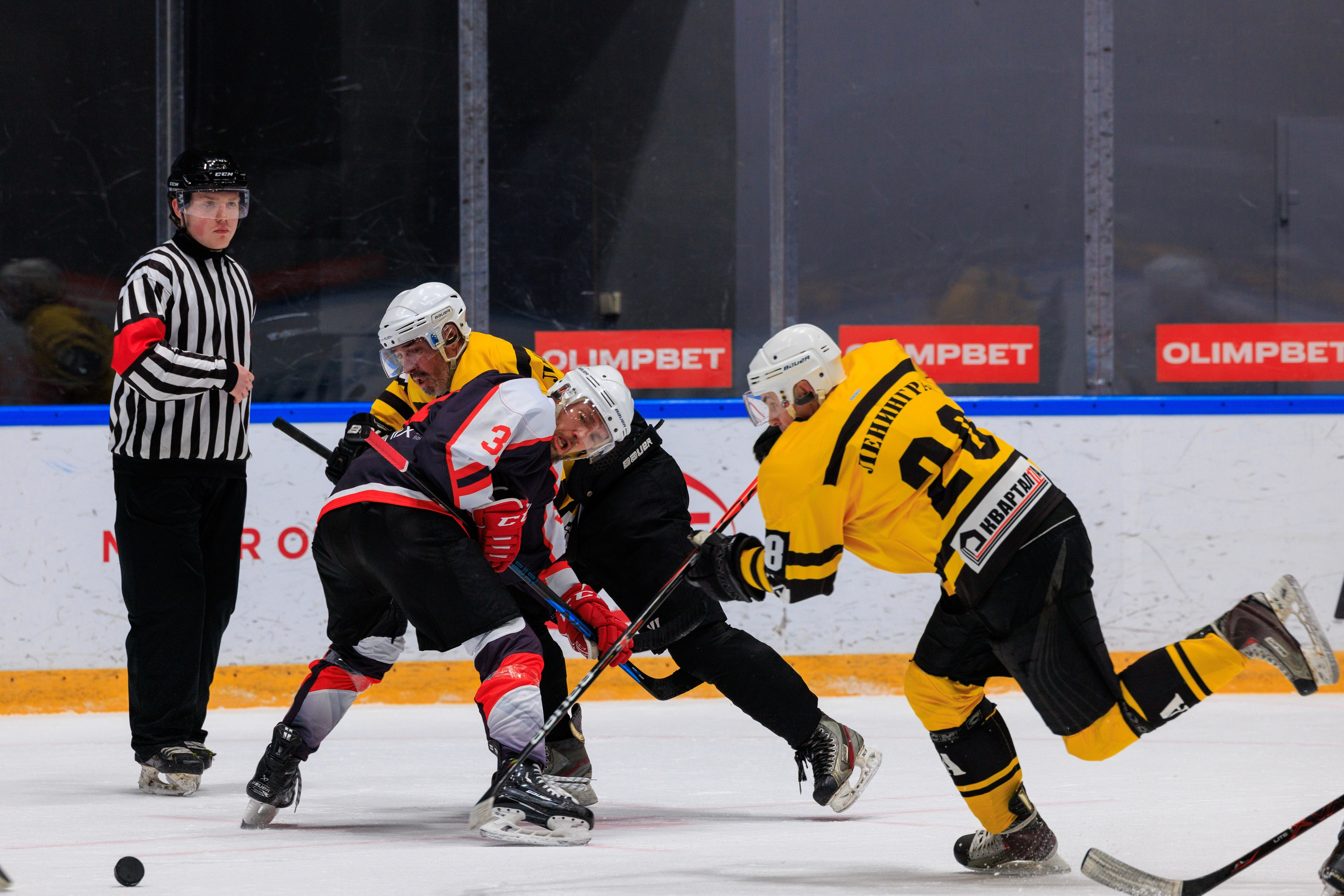 НХЛ Омега — Ижорец (3-2). Фотограф Александр Заломаев