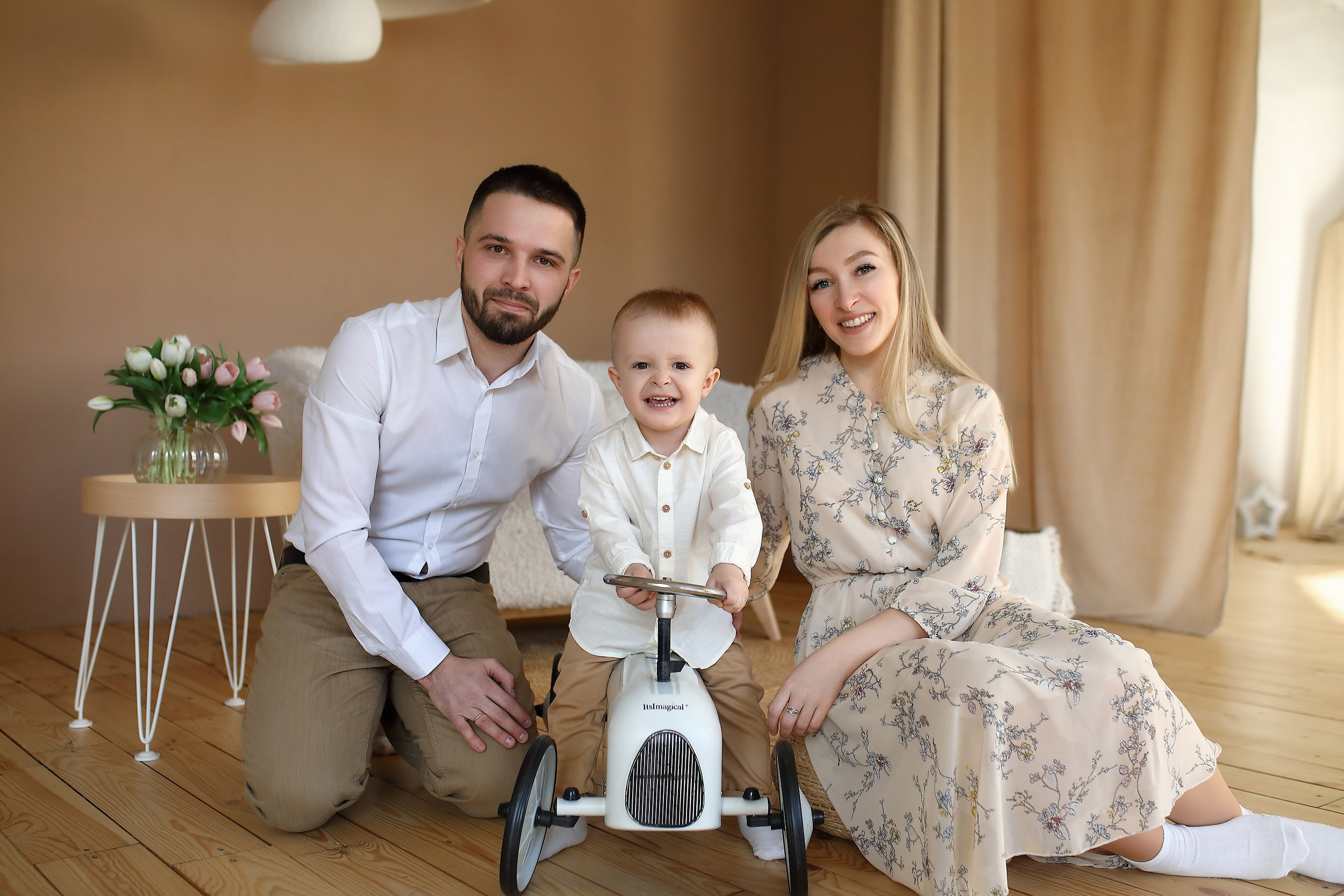 Семейные фотосессии в студии. Свадебный и семейный фотограф и видеограф в Екатеринбурге Полянские Тимур и Анастасия