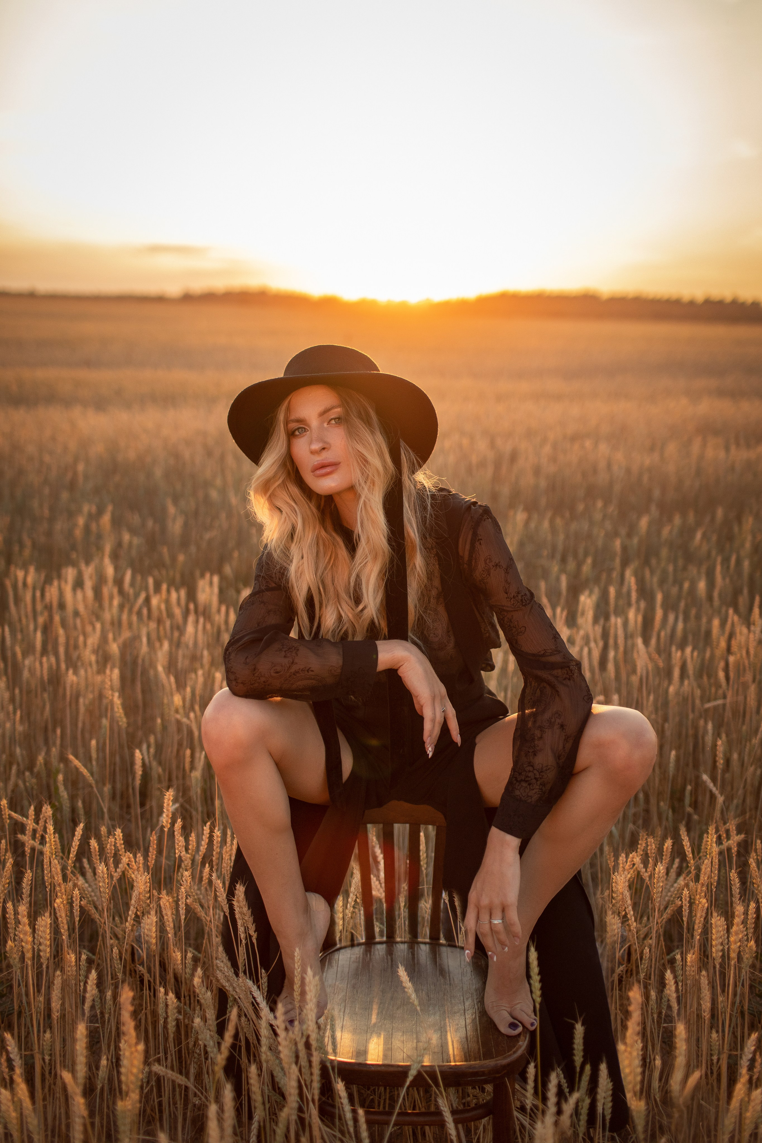 Модельная съемка в поле. Главная