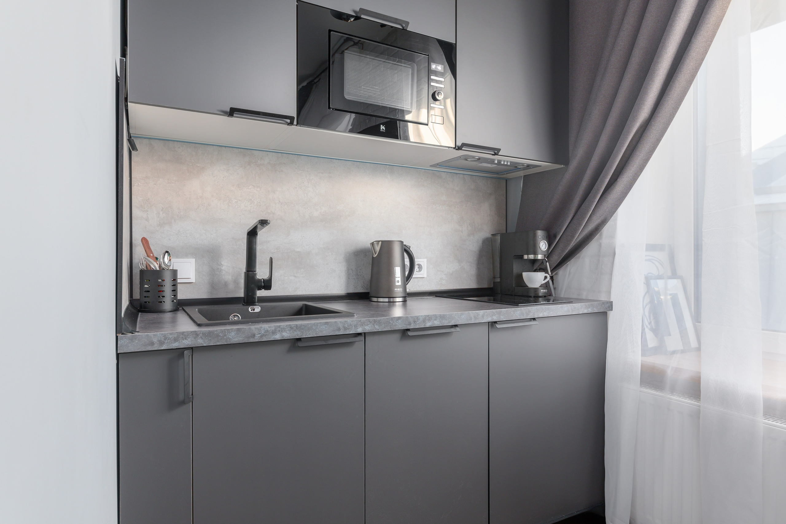 Студия, Полтавская ул