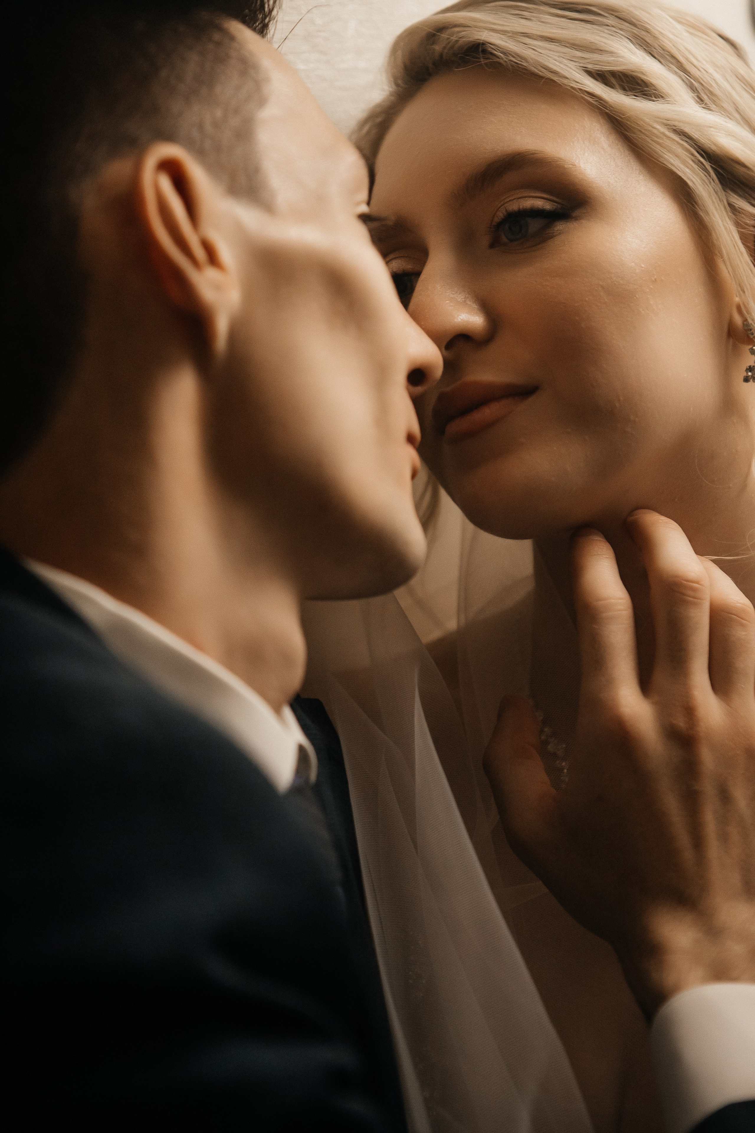 Евгения и Николай утренние сборы. Свадебный фотограф Виктория Чуйко Магнитогорск. Визуал для бизнеса