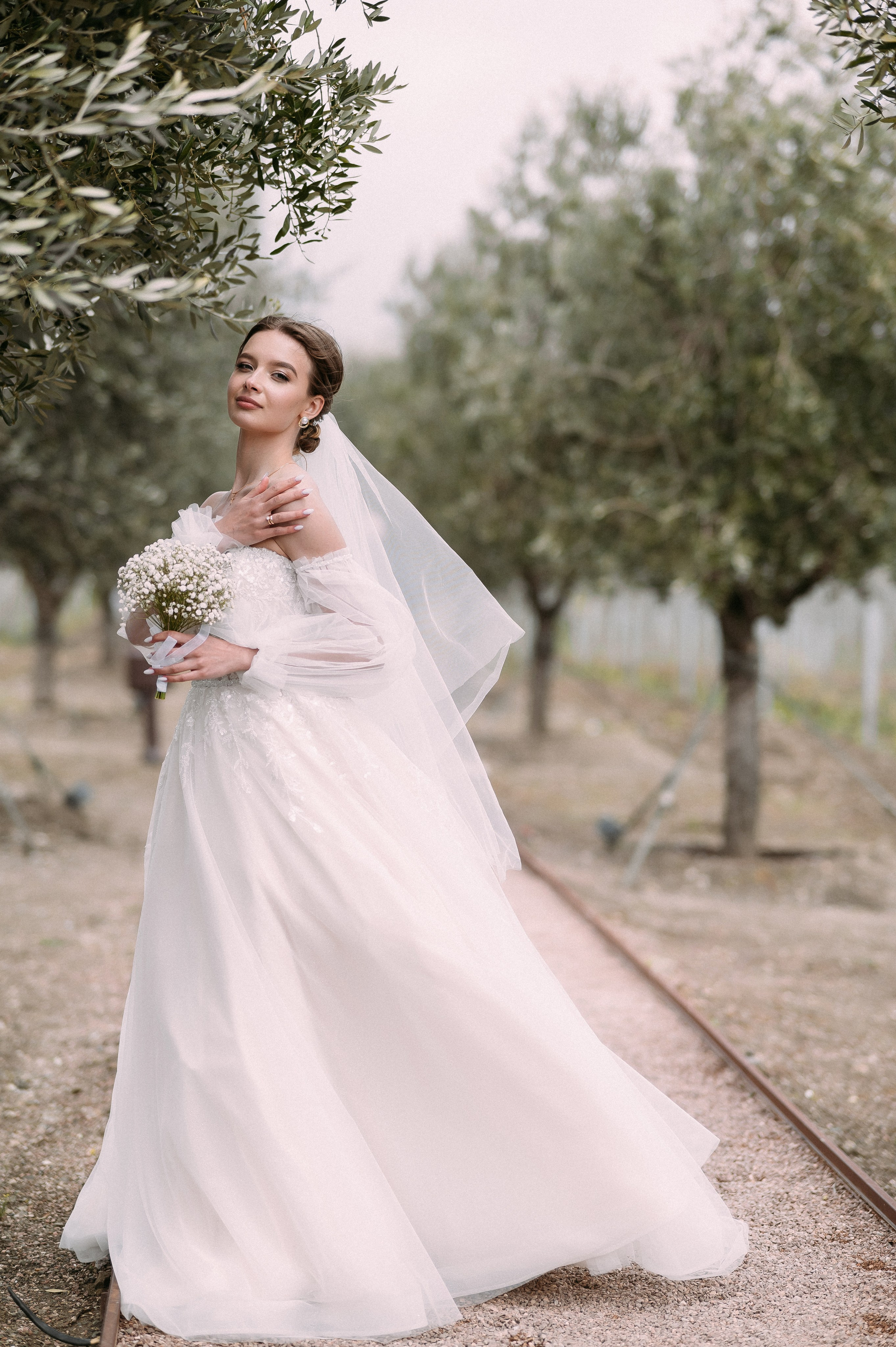 Свадебное утро и прогулка красивой яркой пары. Свадебный и семейный фотограф в Симферополе Дарья Маркова