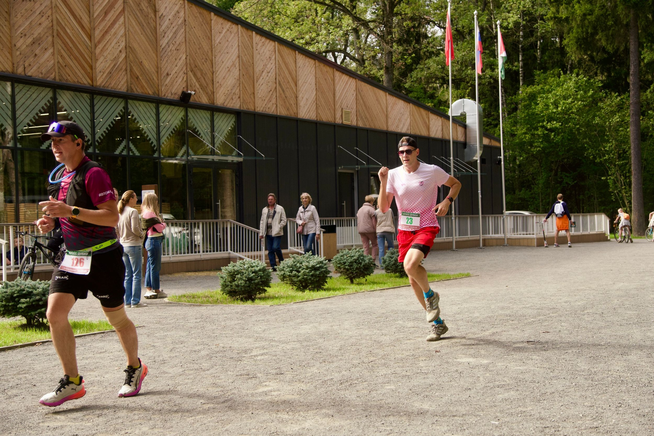 Забег в парке «Дубки». Кафе «БЕЛКА НАШЕПТАЛА». Ну оооочень концептуальное кафе