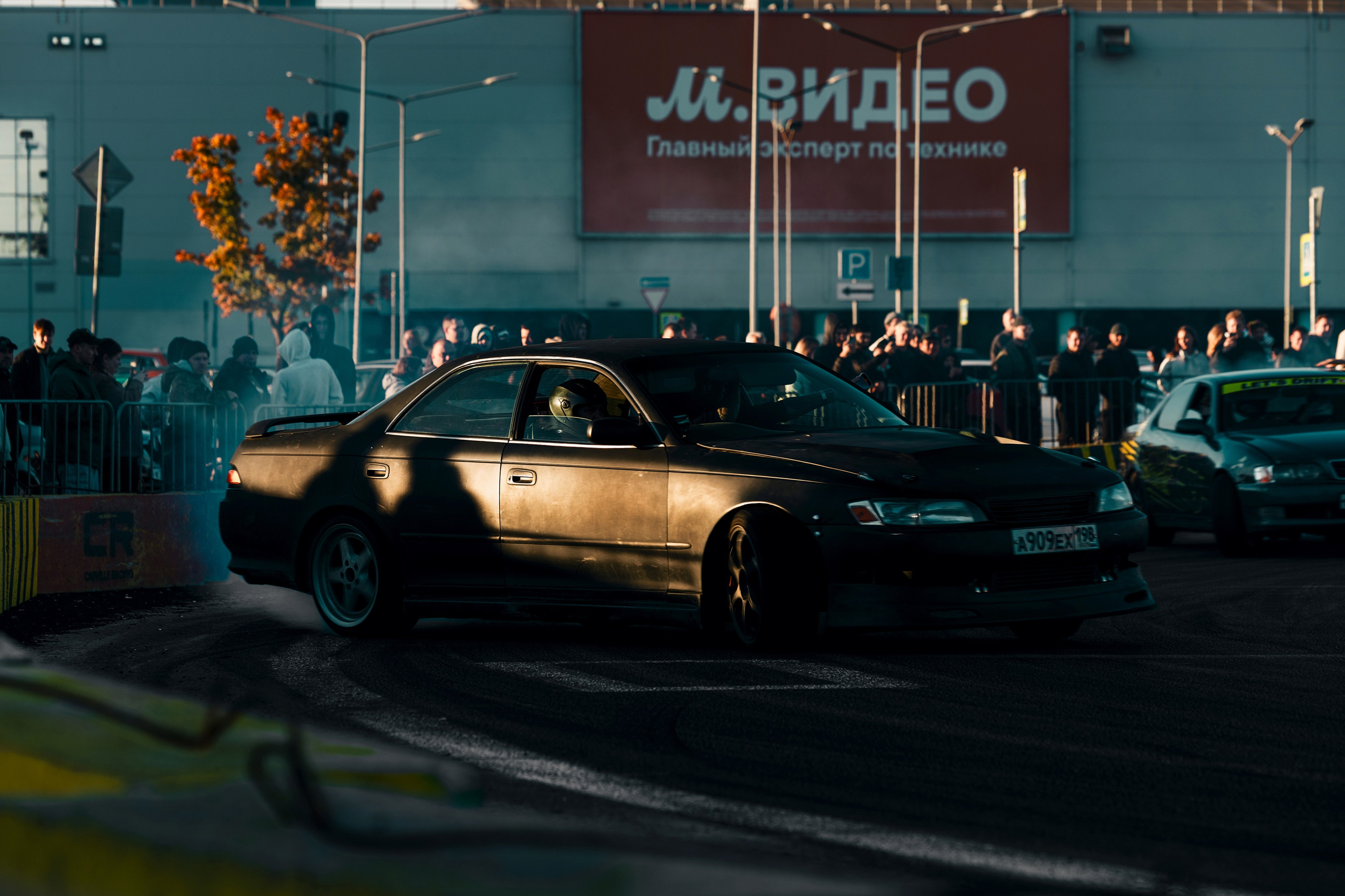 Фотографии закрытия сезона 2025 VibeSide — дрифт и автошоу у МЕГА Дыбенко, Санкт-Петербург