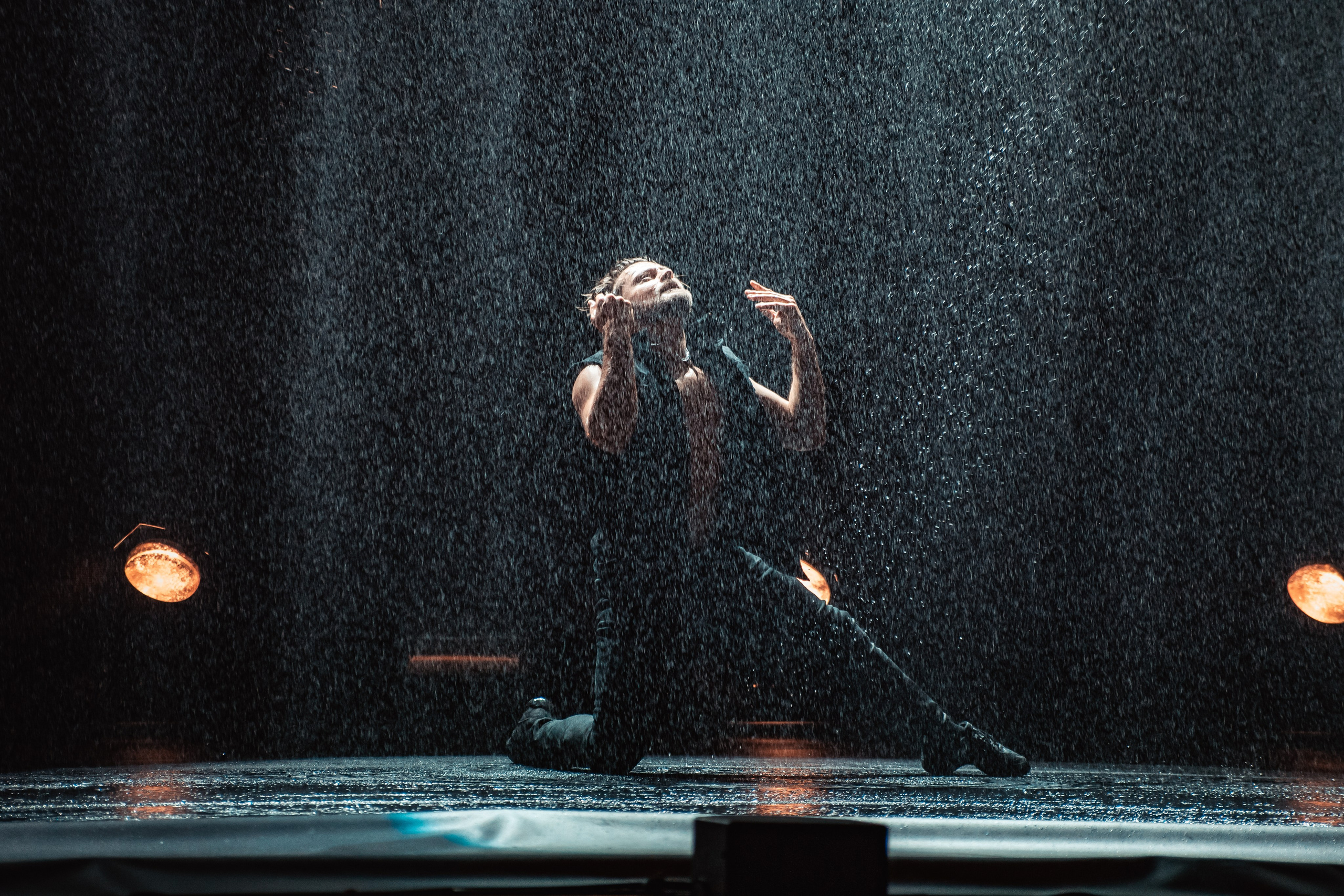 Шоу под дождем, Гранд Холл Сибирь, 20.02.2026. Фотограф Регина Крикунова г. Красноярск