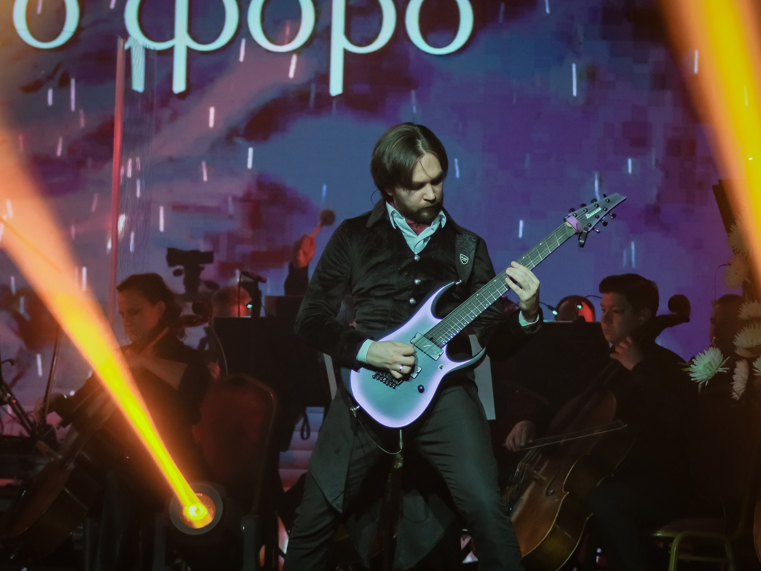 Saphath с симф.оркестром. Фотограф. г. Южно-Сахалинск. Олег Толстов