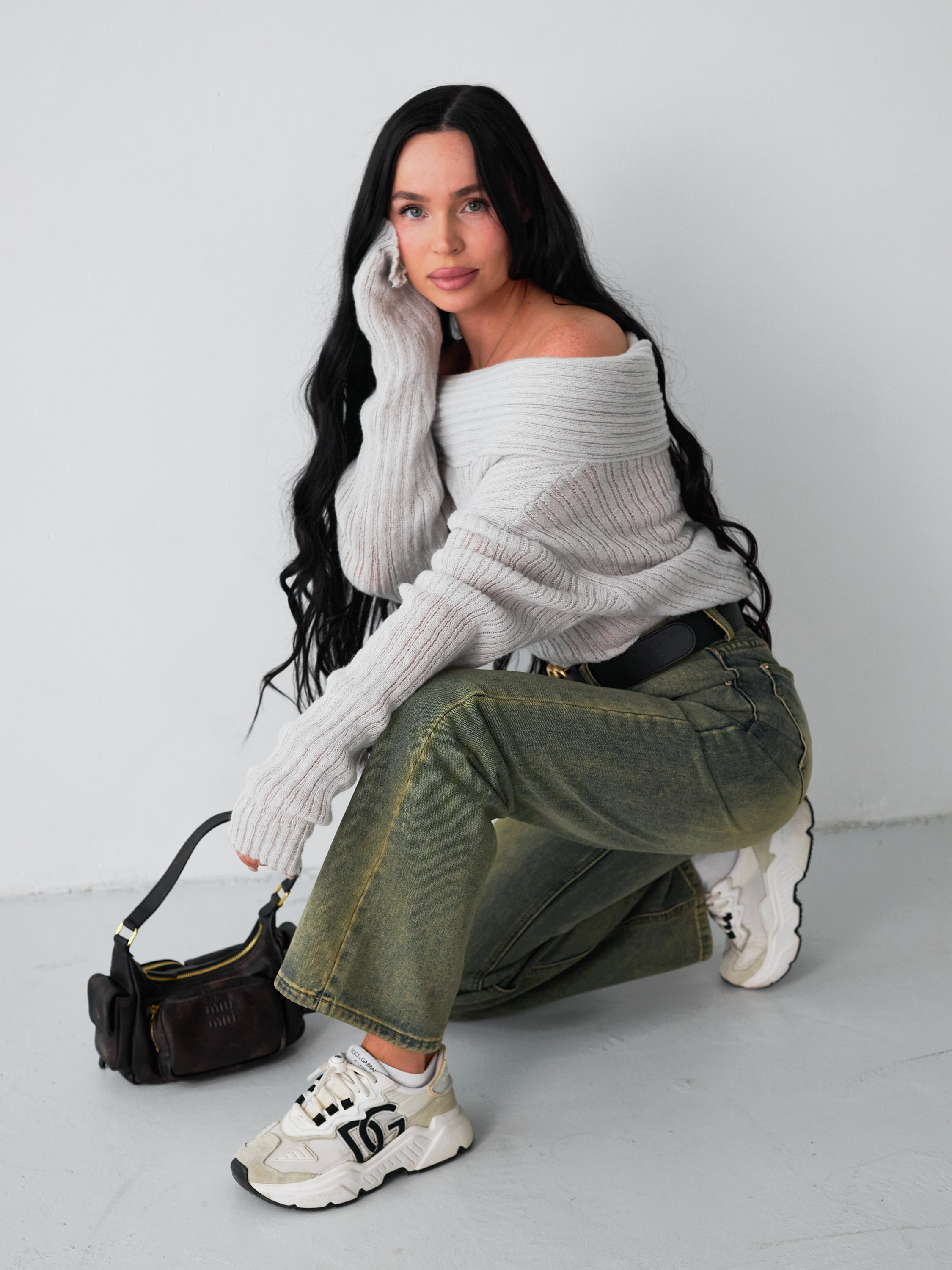 Фотосъемка теплых платьев Екатеринбург Wildberries ВБ Ozon Озон фотосессия одежды Екб заказать цена фотосъемка товара WB трикотаж карточки. Фотограф Екатеринбург Анастасия Жерновская | Маркетплейсы и нейрофото