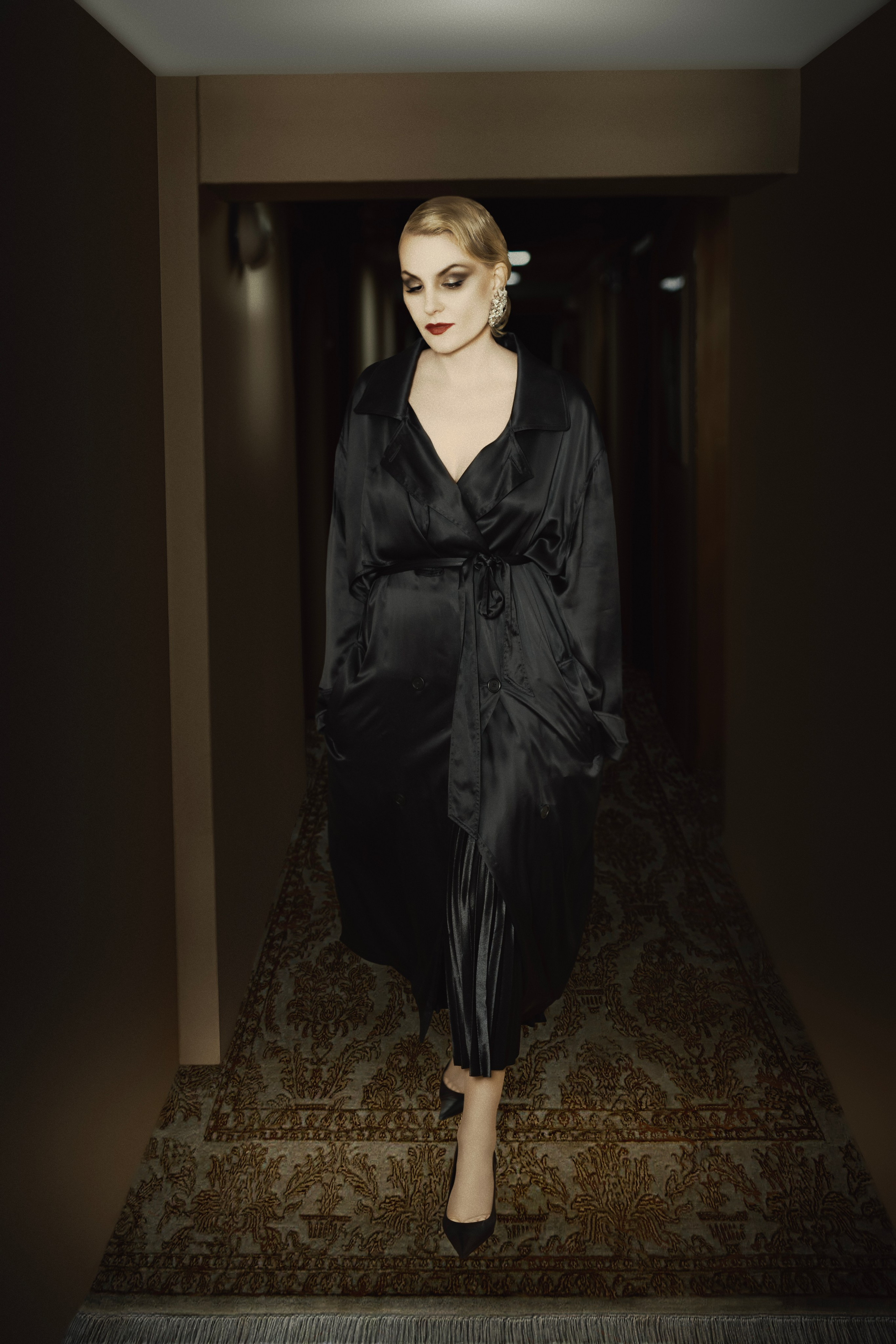 actress, film director, and screenwriter  Рената Литвинова советская и российская актриса театра и кино, кинорежиссёр, сценарист, телеведущая, певица. Заслуженная артистка РФ  лауреат Государственной премии России двукратный лауреат открытого российского кинофестиваля  «Кинотавр»  fashion photography model mua photosession photo shoot brend magazin  фотосессия мода гламур voque  Женский стиль 