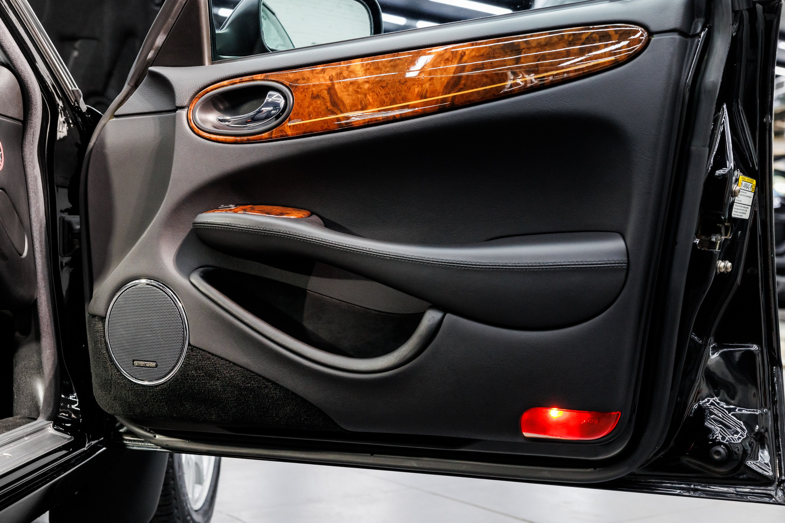 Автомобильная фотосъёмка Daimler Xj8. Фотограф Сергей Лукьянов @xapeton_photo Москва