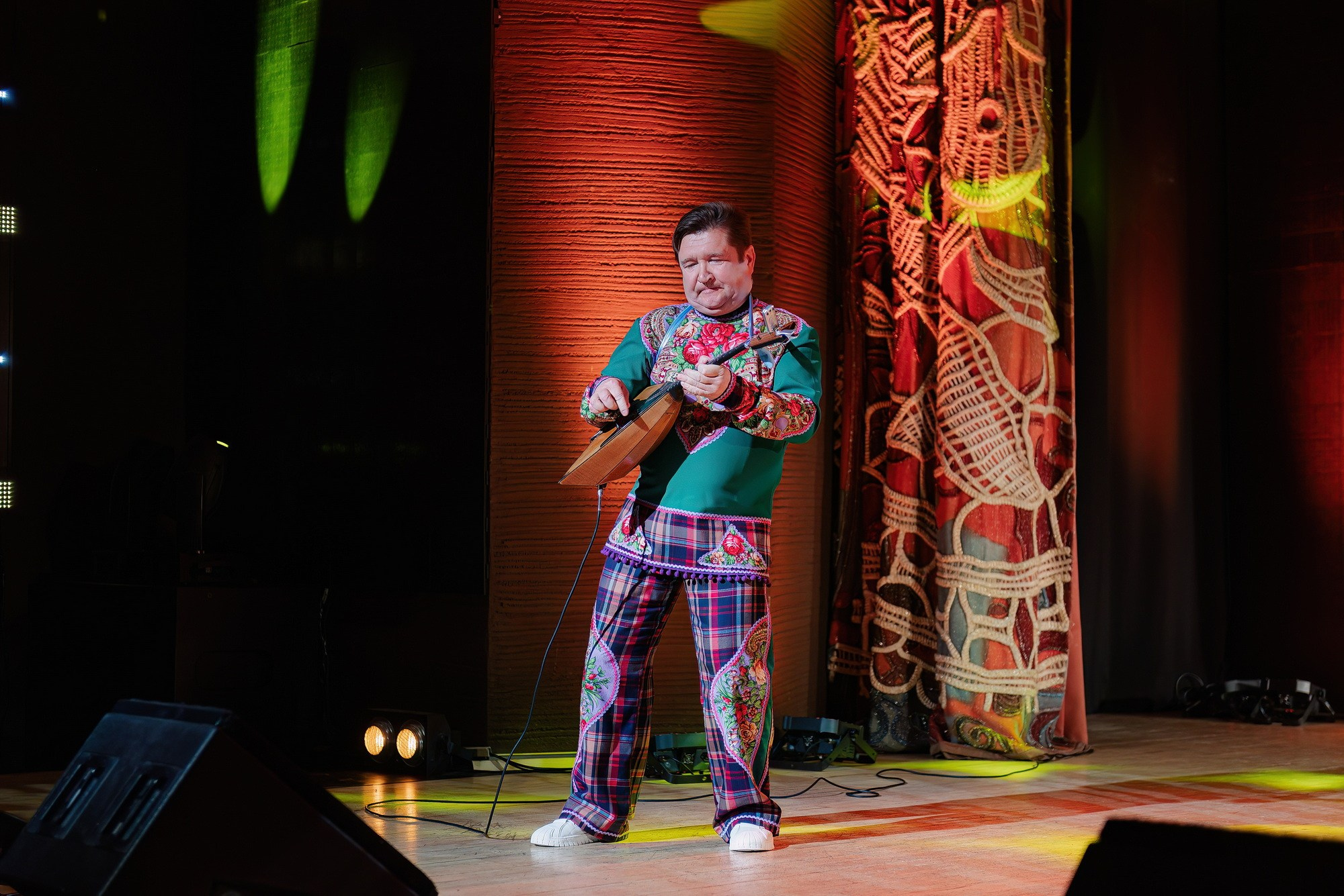 Отчетный концерт Образцового коллектива Алтая театра эстрадной песни «Созвездие». Свадебный и репортажный фотограф Никита Сницарев в Барнауле