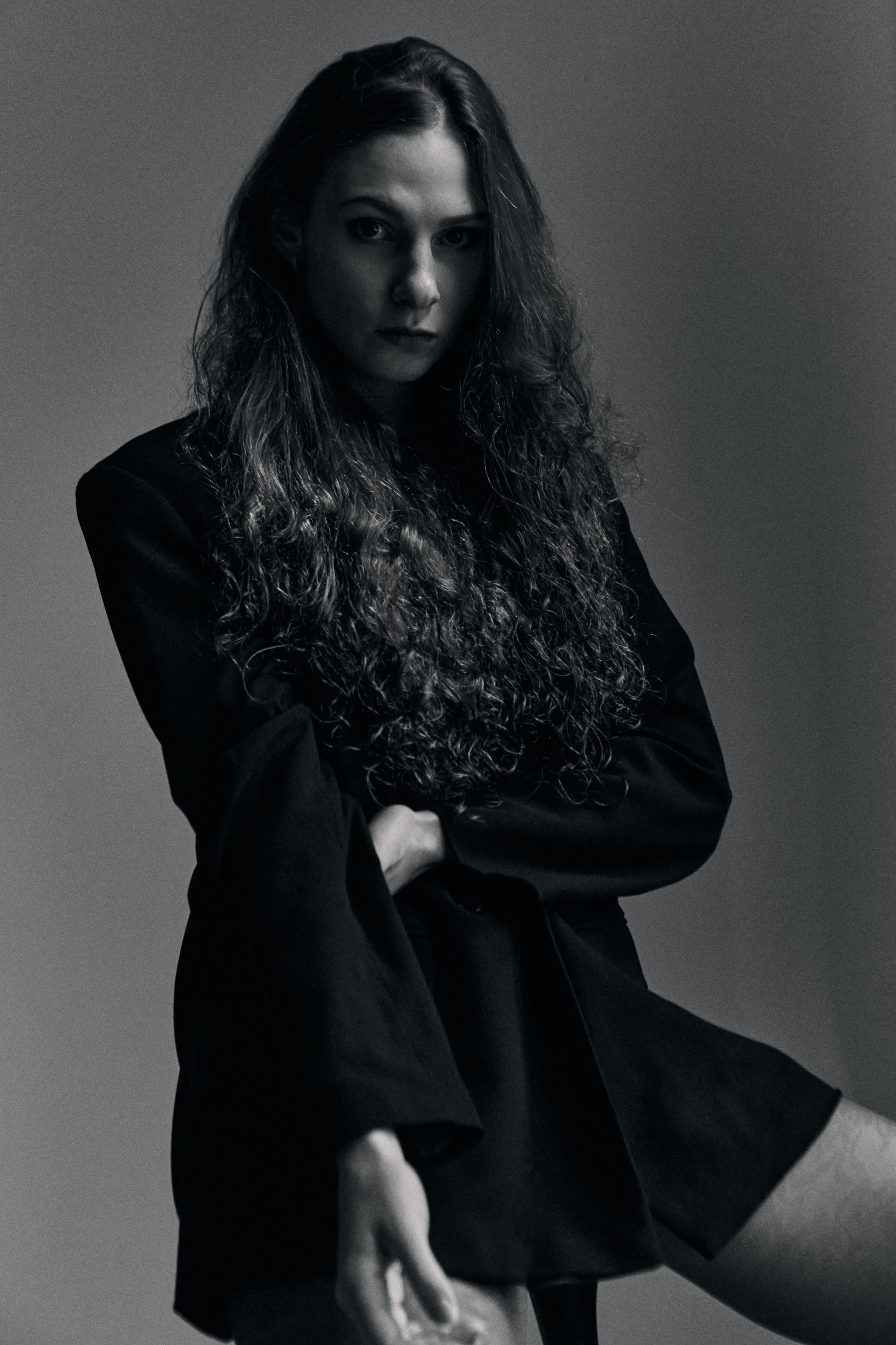 актерское портфолио, женский портрет, девушка в пиджаке