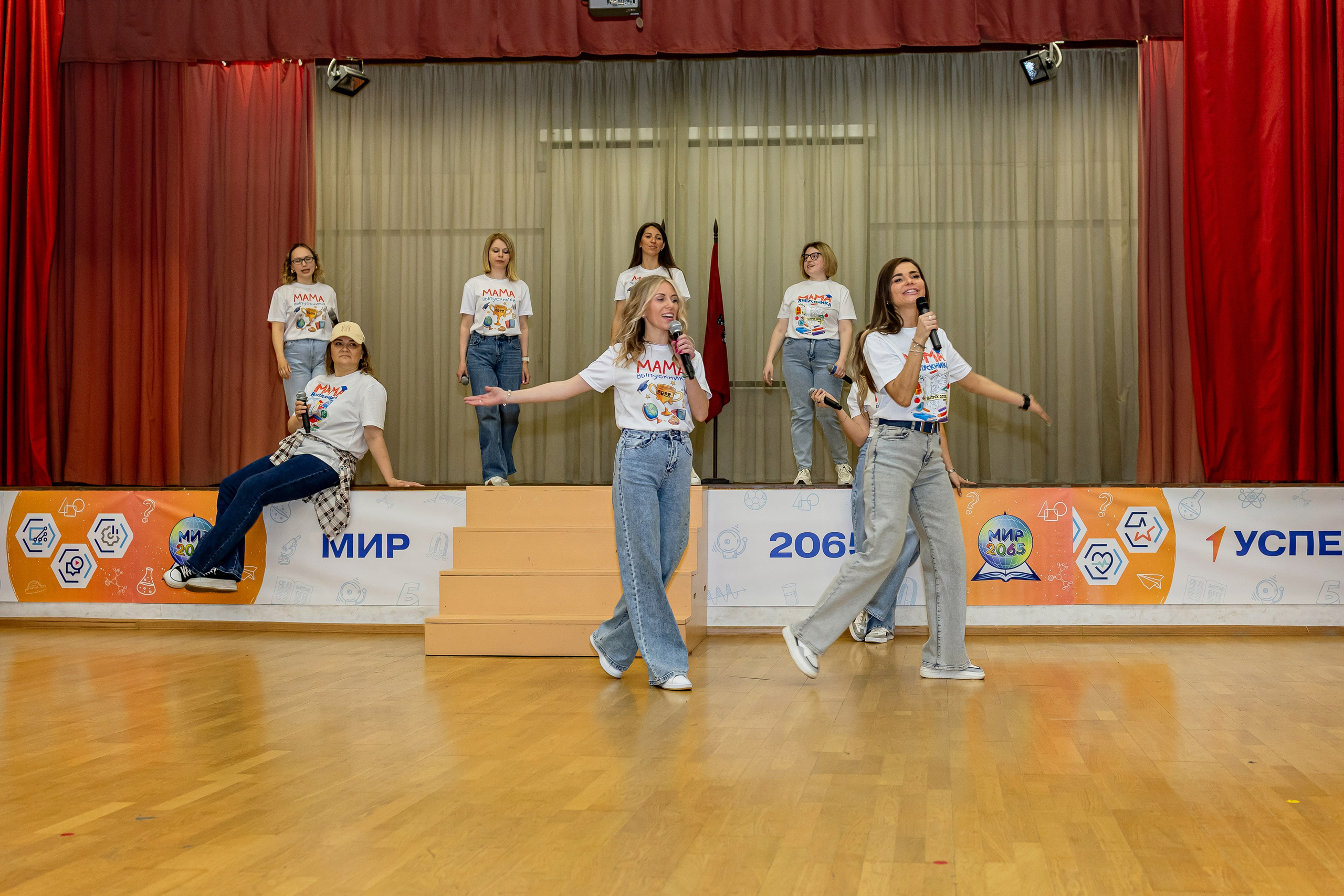 Выпускной праздник в начальной школе. Фотограф и видеограф Москва. Свадебный фотограф, видеограф. Выпускные альбомы. Оживающие альбомы