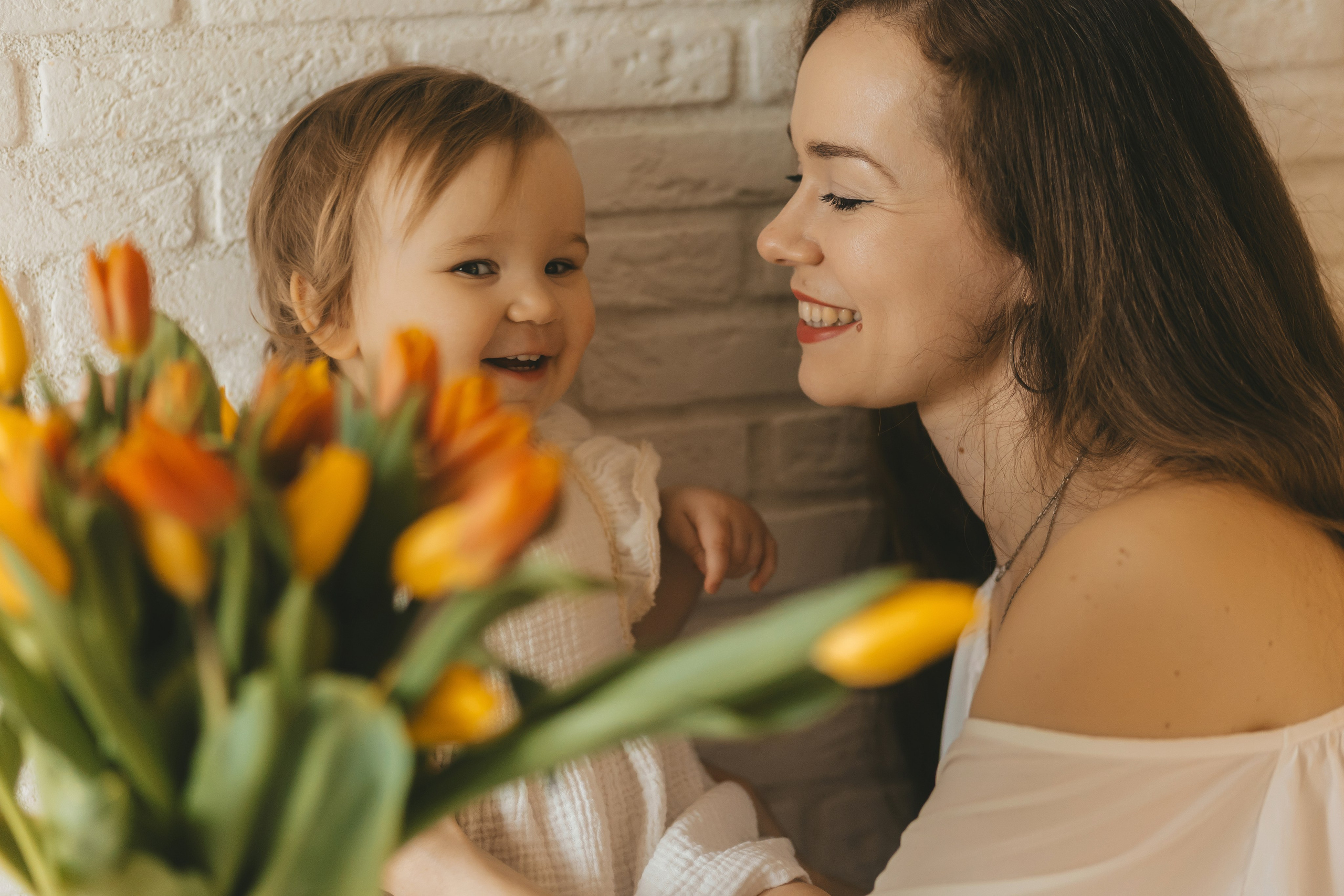 Весенняя домашняя семейная фотосессии мамы с дочками. Семейный и женский фотограф в Москве Надежда Воробьева