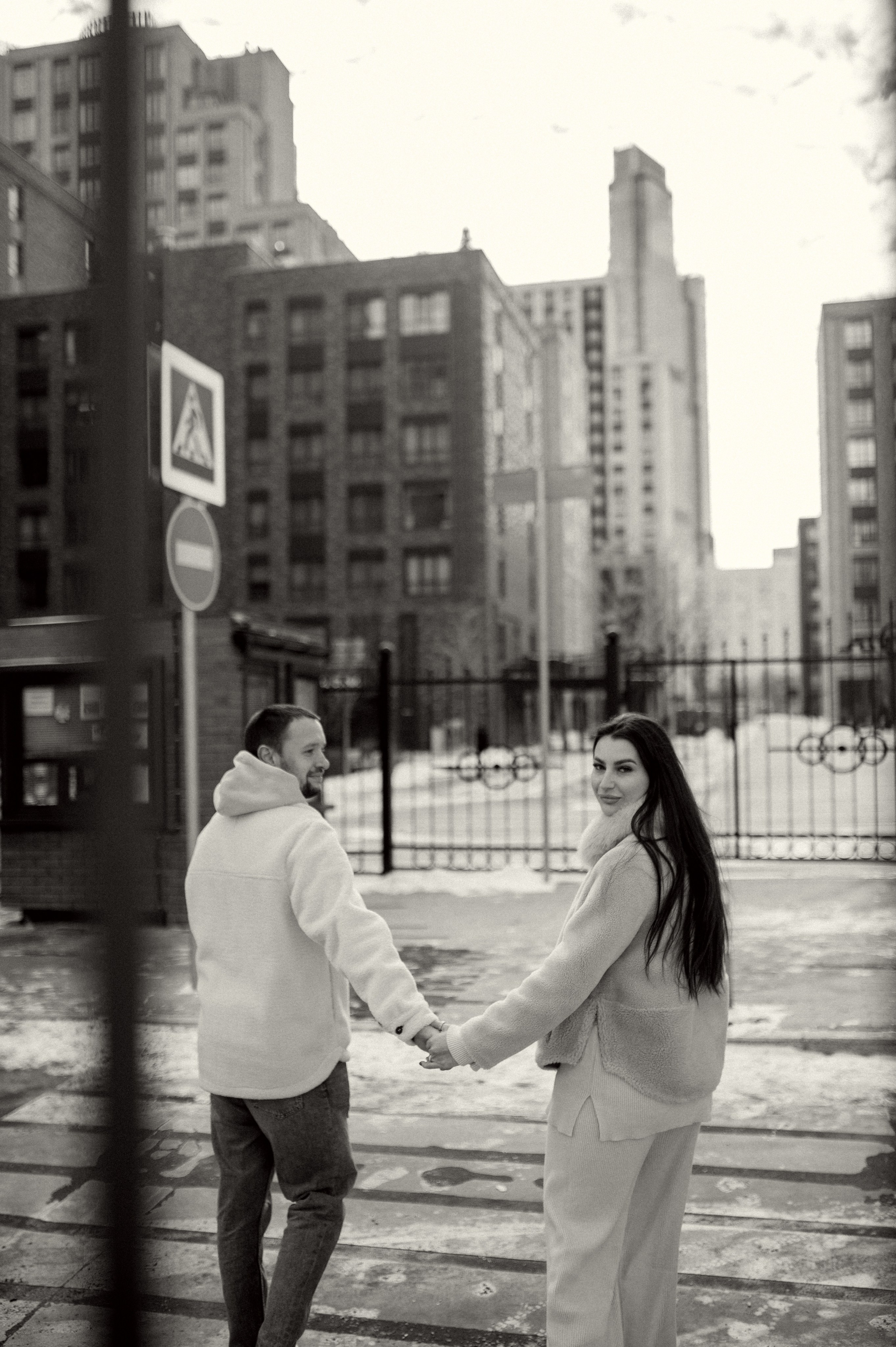 Лавстори стрит фотосессия в зимней Москве. Семейная фотосессия Бутово Москва фотограф Алина Морщагина