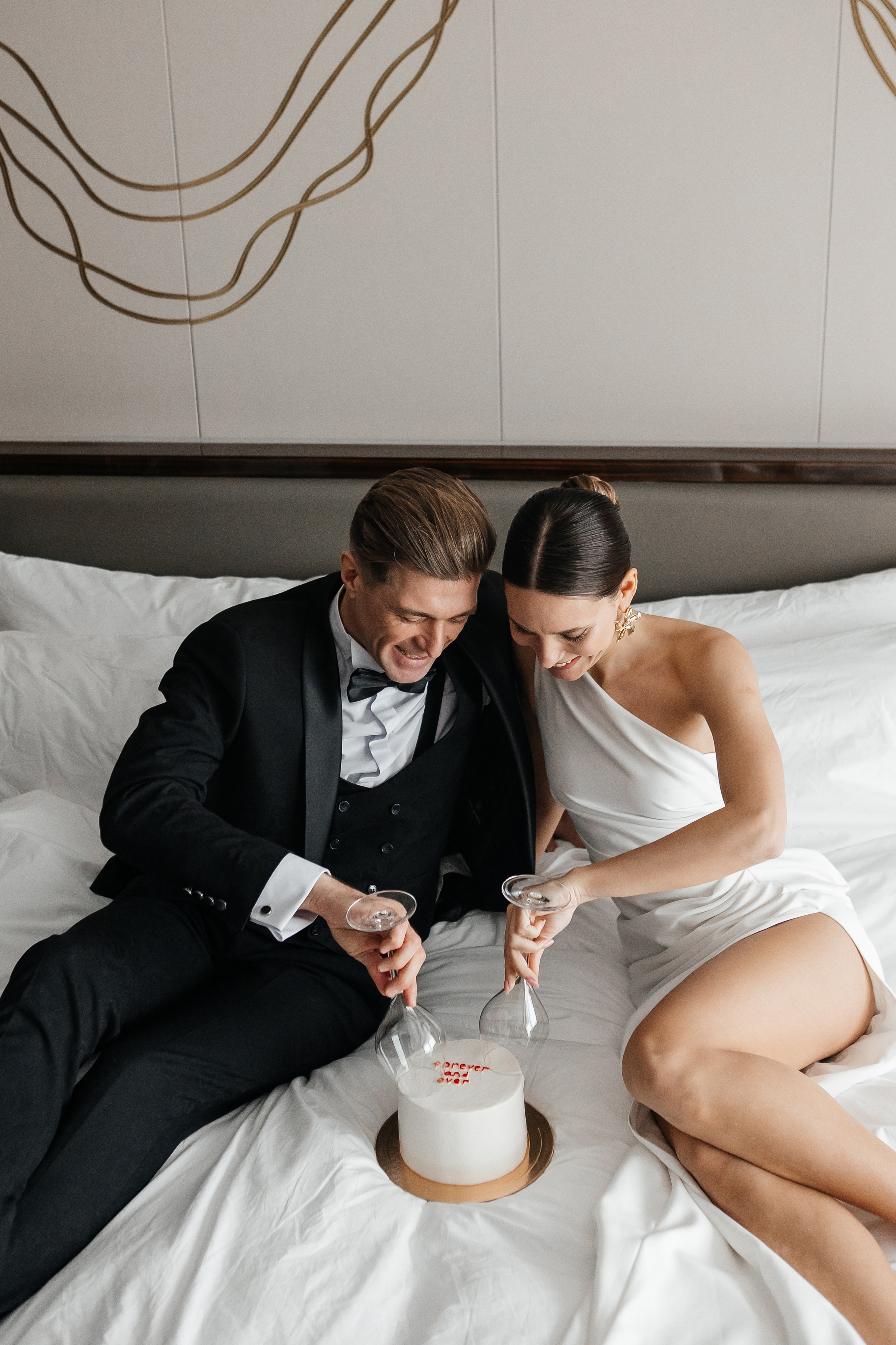 Свадебная фотосессия с бенто тортом