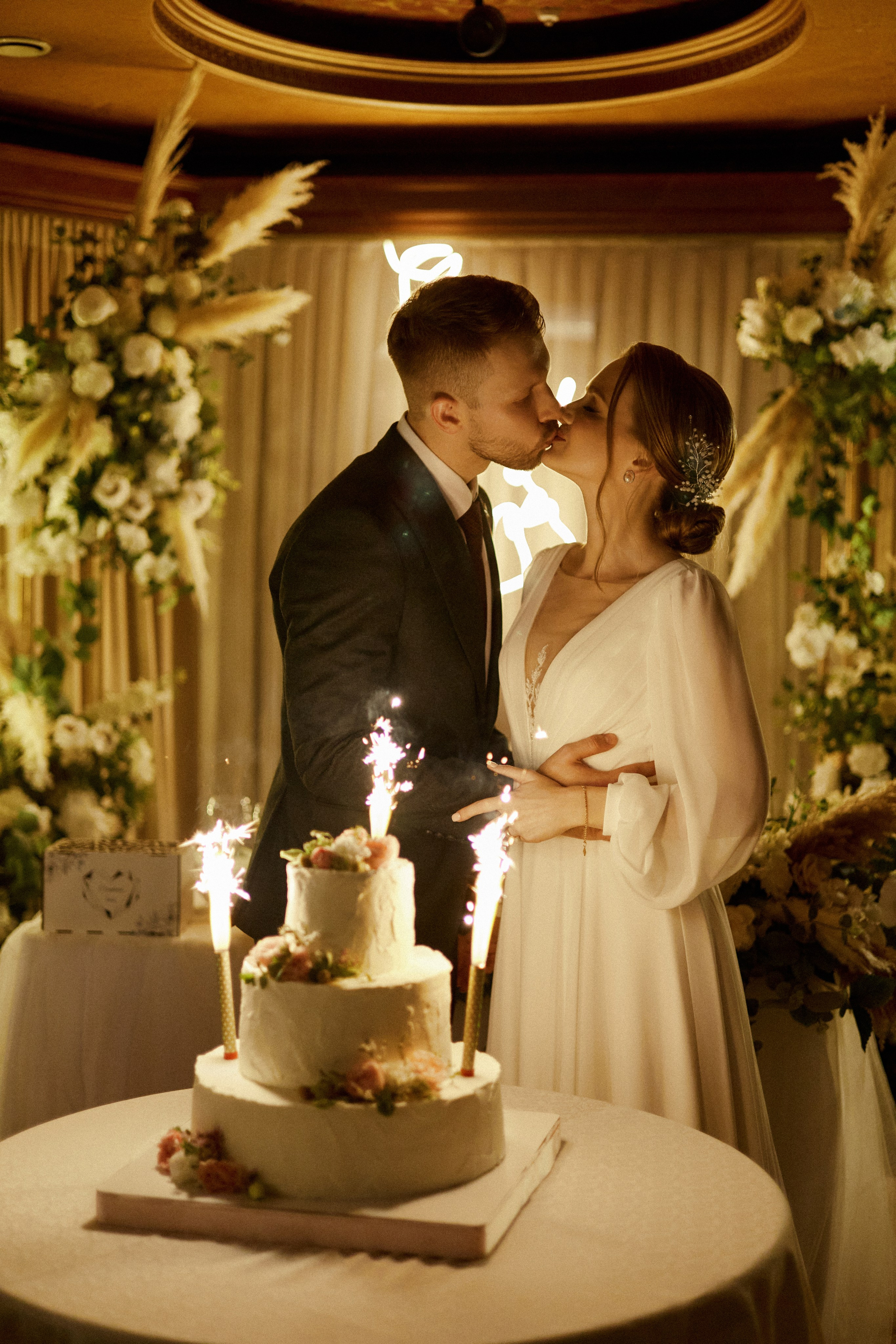 Свадебная фотосъемка в Москве | Волшебные кадры вашего идеального дня. Контентный и репортажный фотограф Виталий Кулешов | Москва