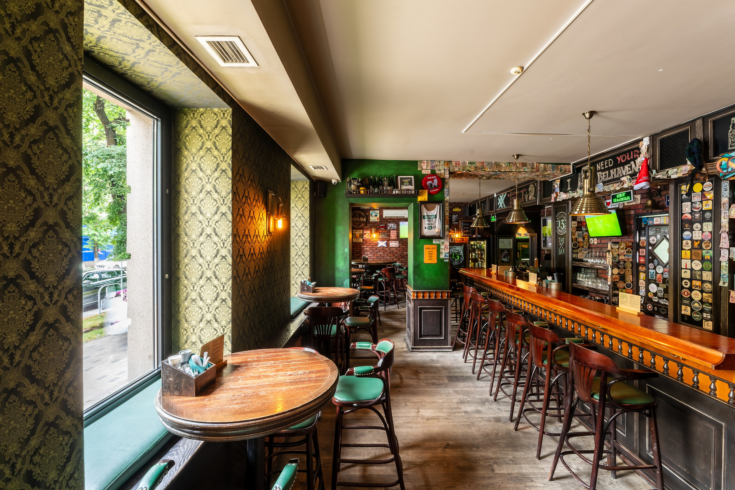 Алматы, William Lawson's 13 — легендарный паб, открытый в 2015 году, ставший вторым домом для многих алматинцев, Алматы, июнь 2024. Интерьерный фотограф Алматы