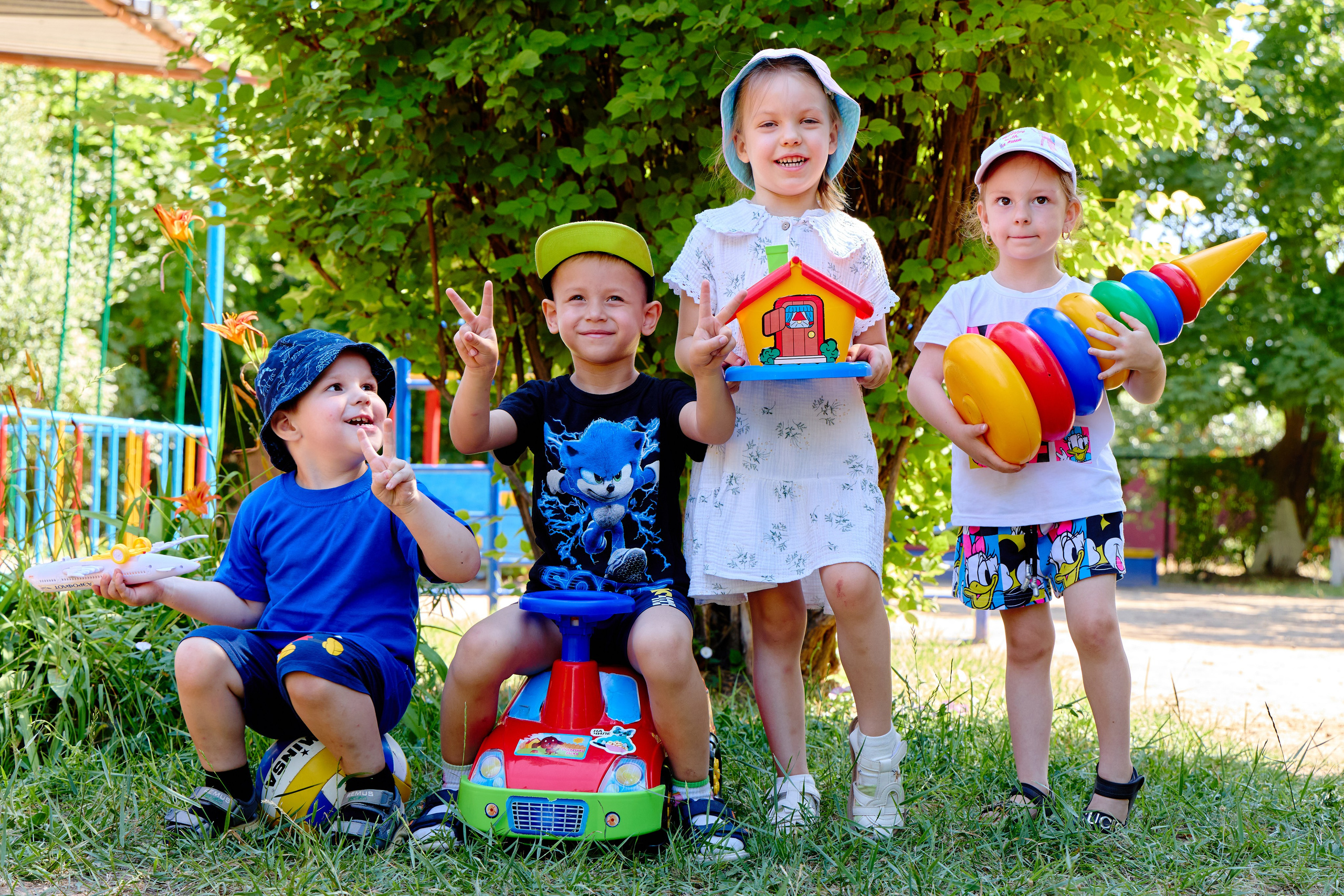 Пример летней съёмки в детском саду № 92 младшая группа Ромашки. Фотограф Выпускные альбомы Таганрог Сергей Коробченко