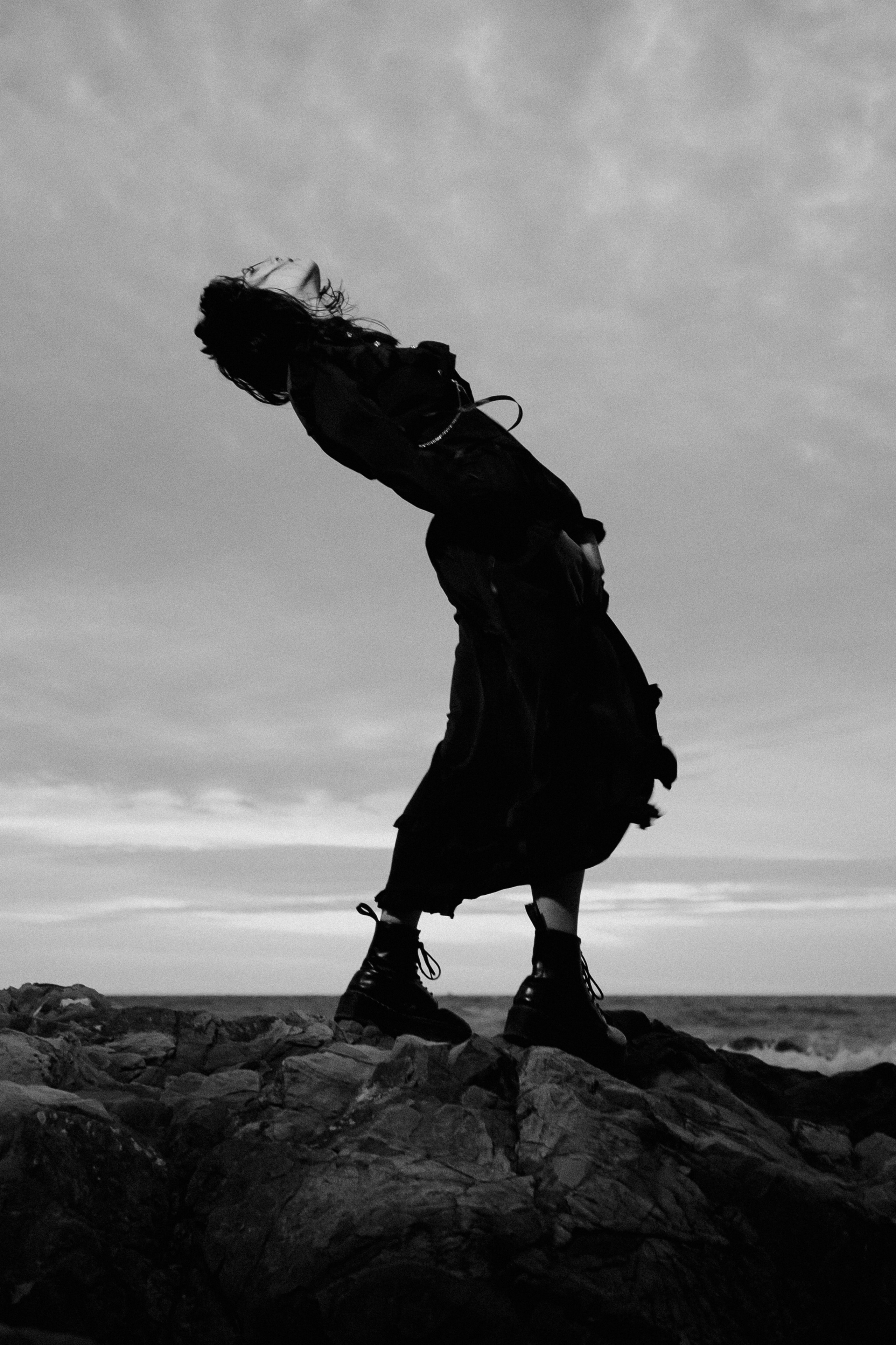 Съёмка у моря с оленьими рогами