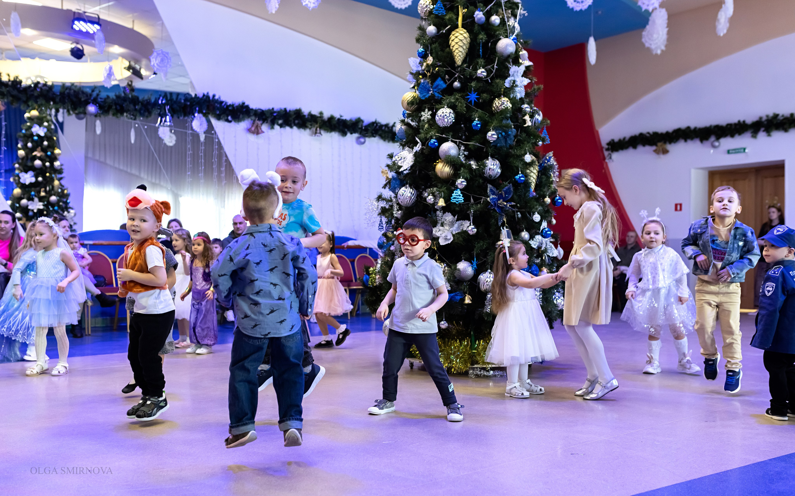 Утренник в ДОФ 04.01.25. Ольга Смирнова юрист, фотограф