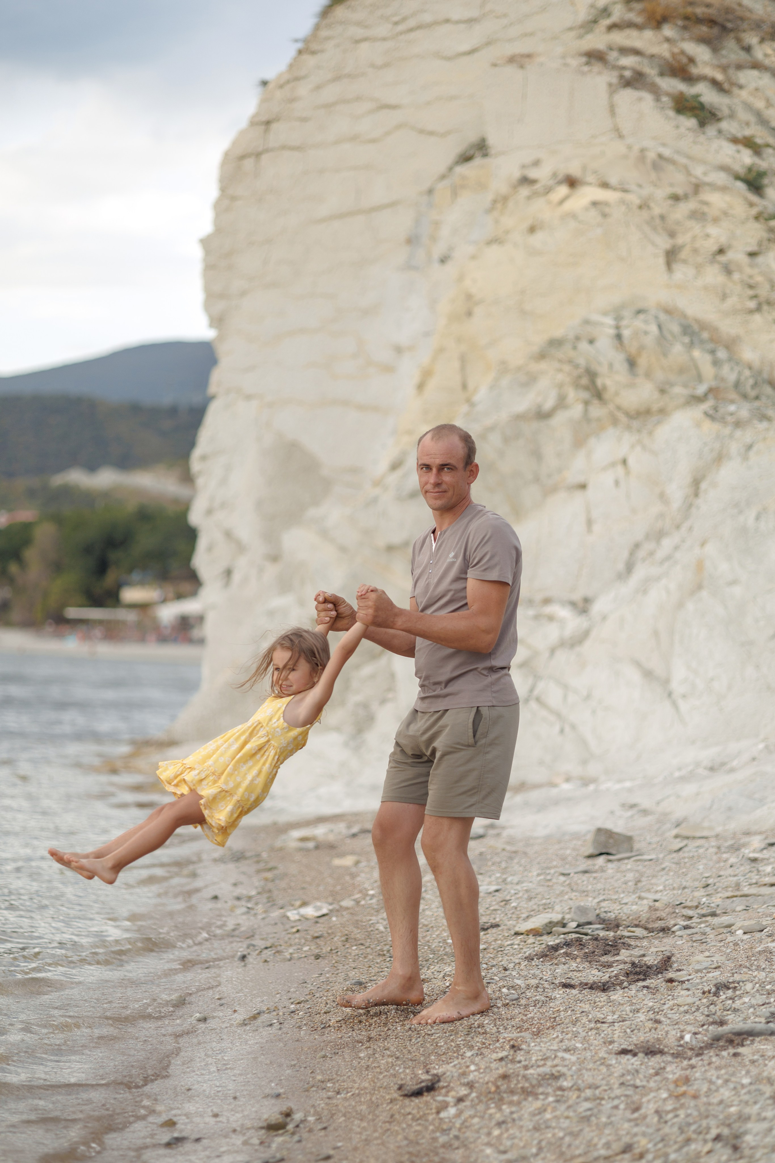 На пустынном пляже. Семейный и портретный фотограф в Геленджике Любовь Бодрова