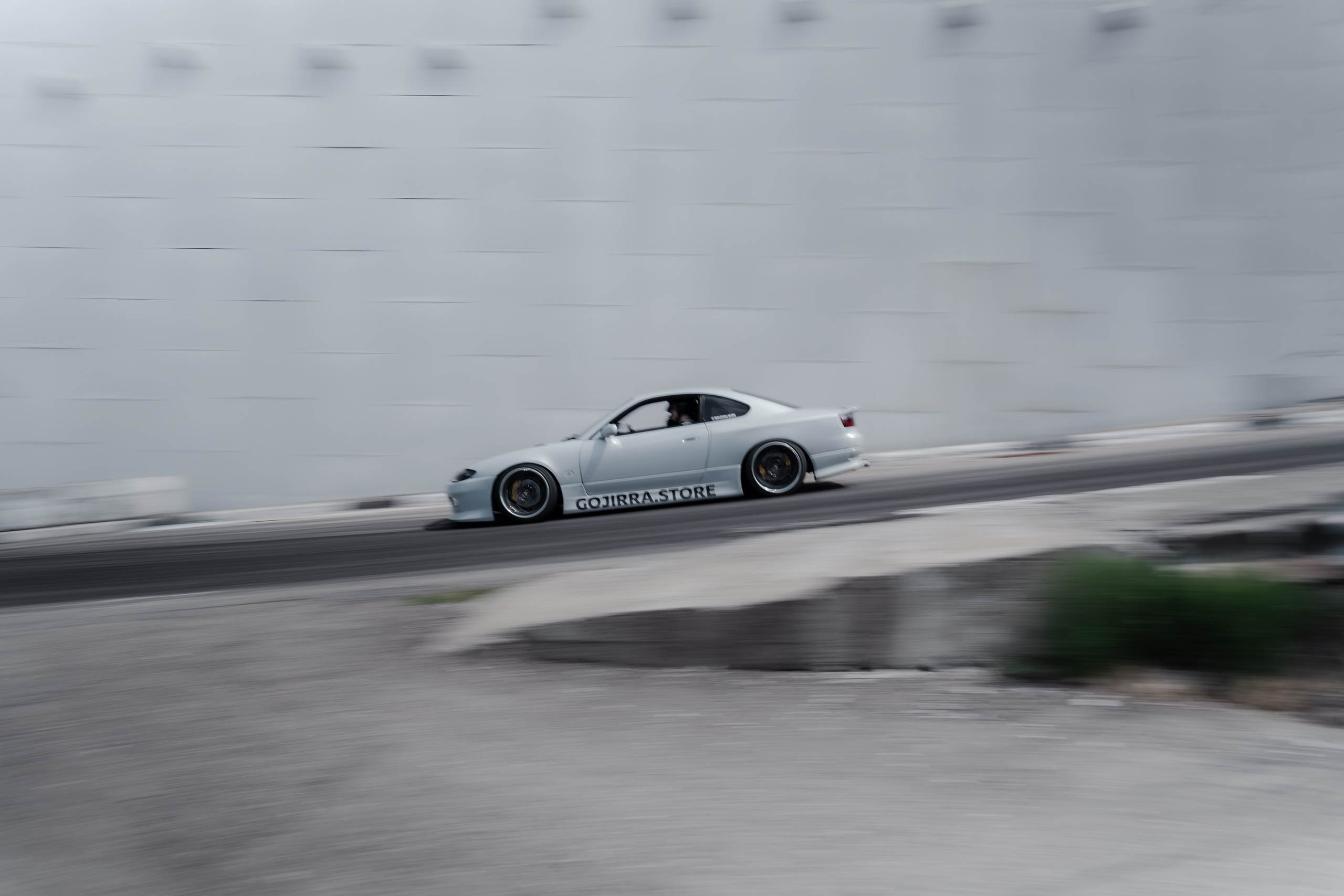 //GROUNDED2025. Автомобильный фотограф