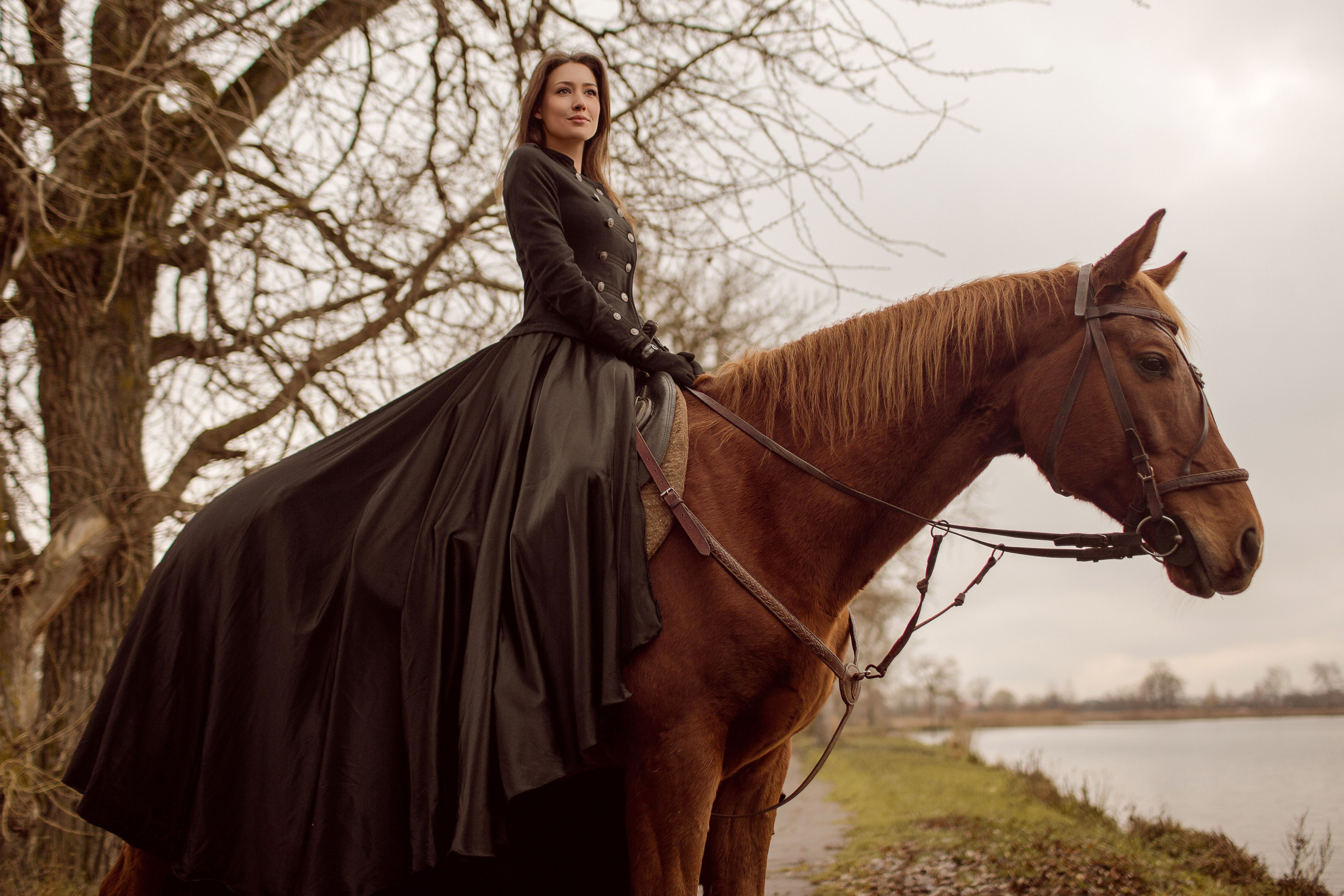 Фотосессия с лошадью поздней осенью