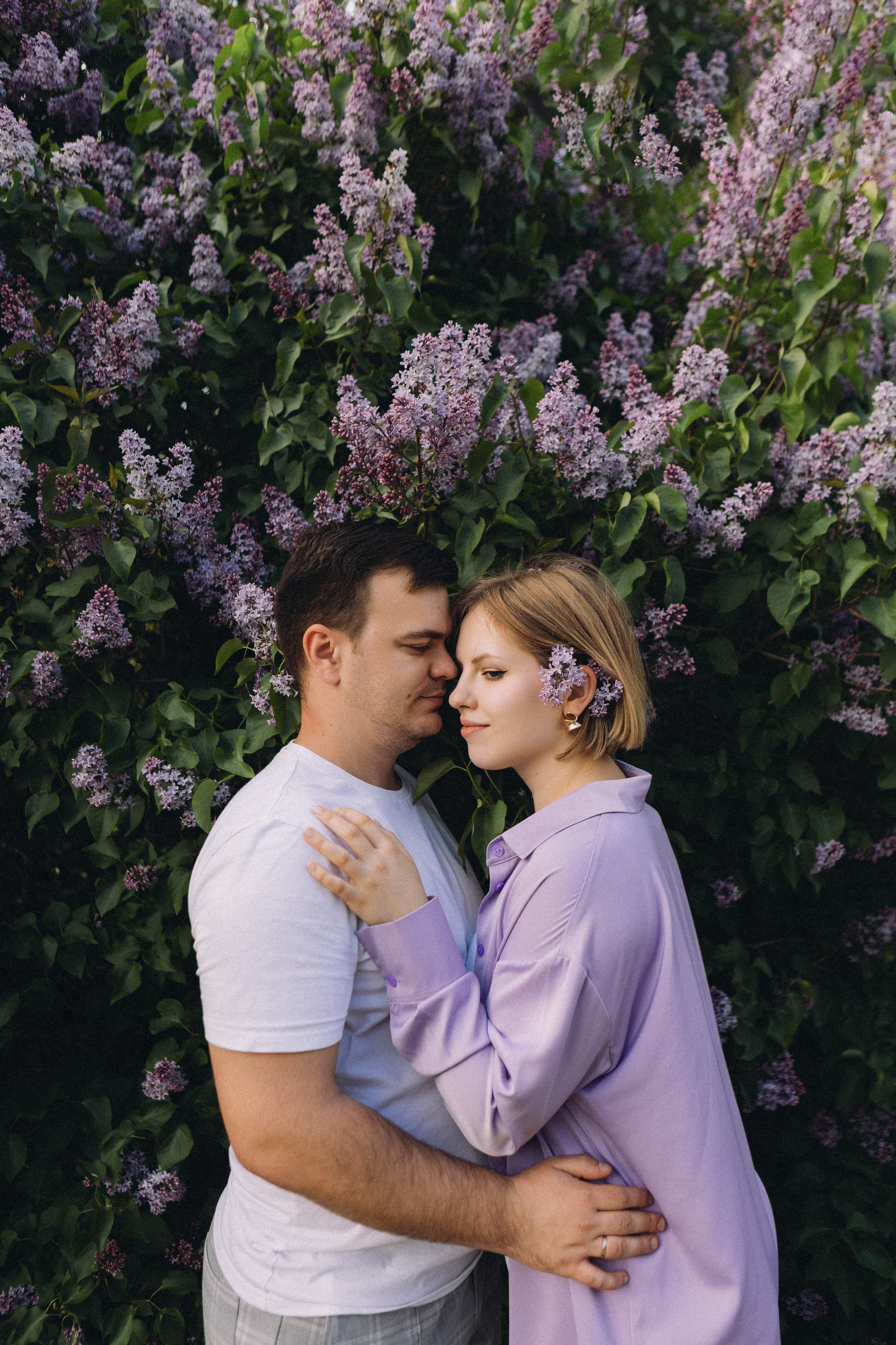 Фотосессия для пары в сиреневом саду. Фотограф Калагина Светлана