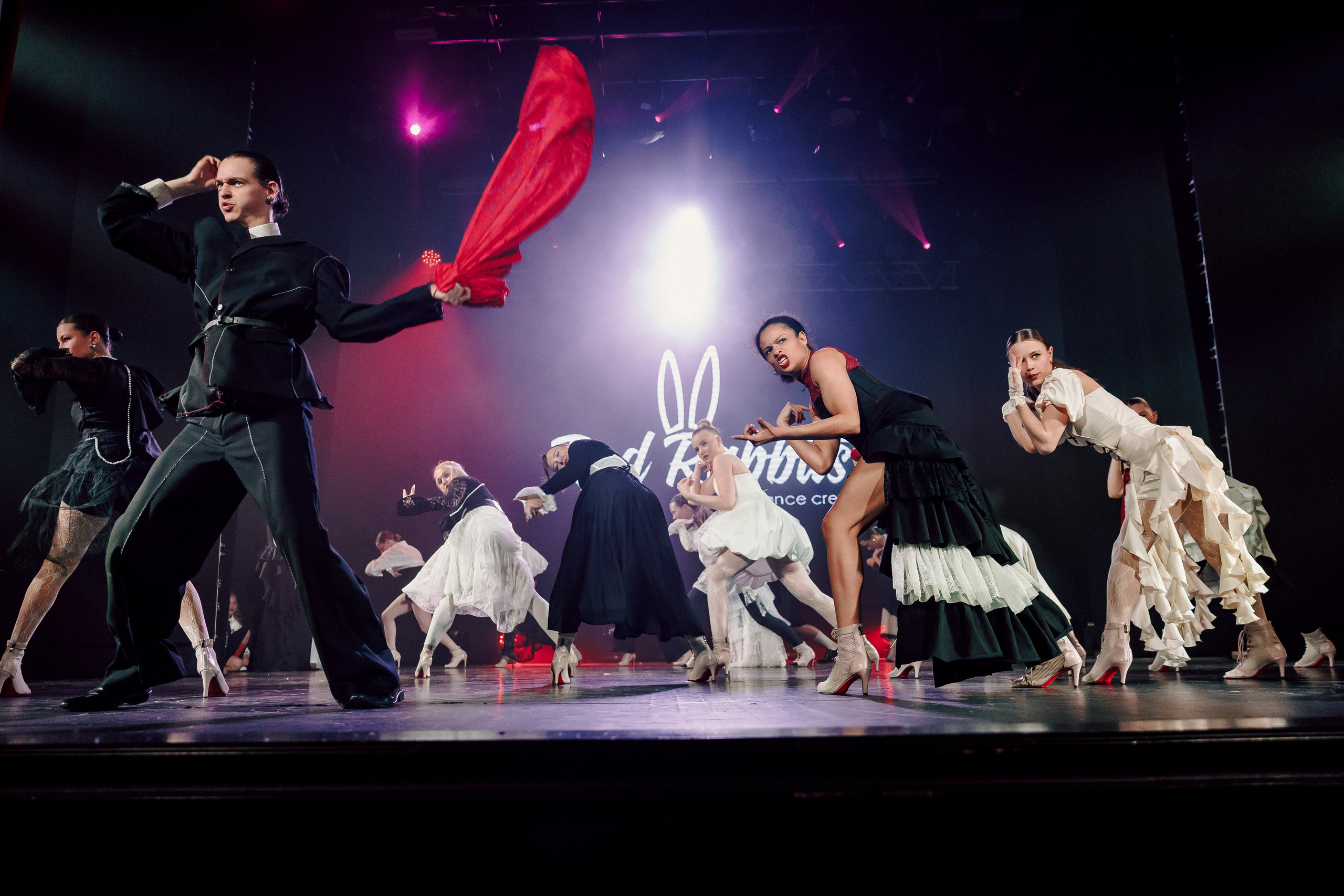 Отчётный концерт танцевальной школы «Red Rabbits» 2025. Лёшка Варзегов — фотограф