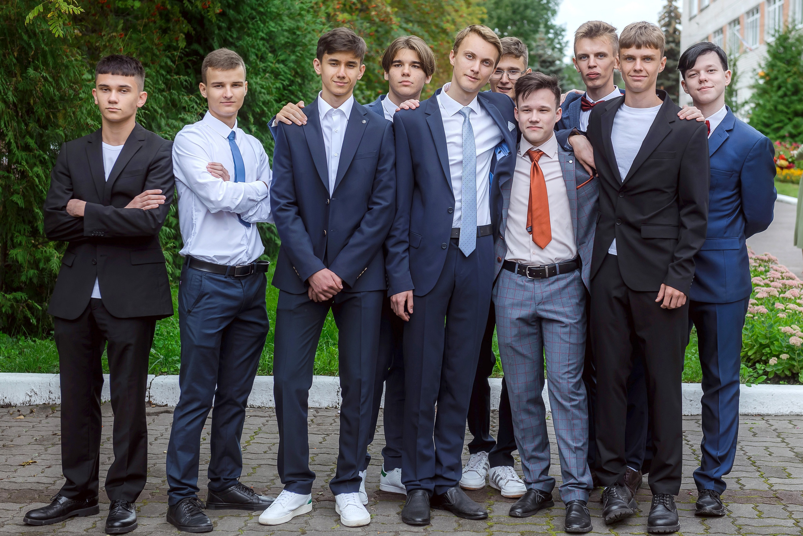 Линейка 11-е классы 2023. Фотограф Галина Лисанова, г. Брянск