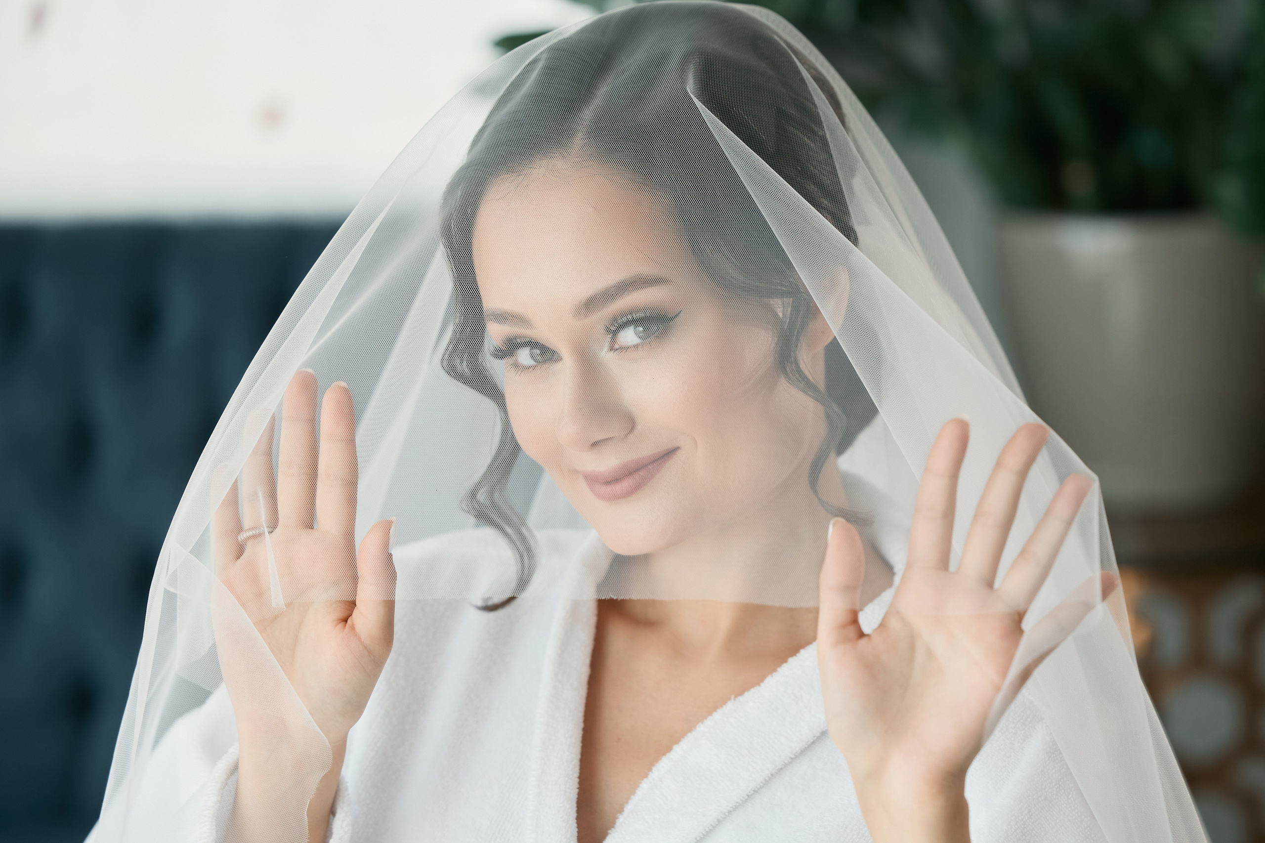 Аяз и Аделя. Свадебная фотосессия душевной пары в белых одеяниях на белых одеялах…. Мое имя Раиль. Я репортажный фотограф в Казани, так же мой любимый жанр — свадебный фотограф