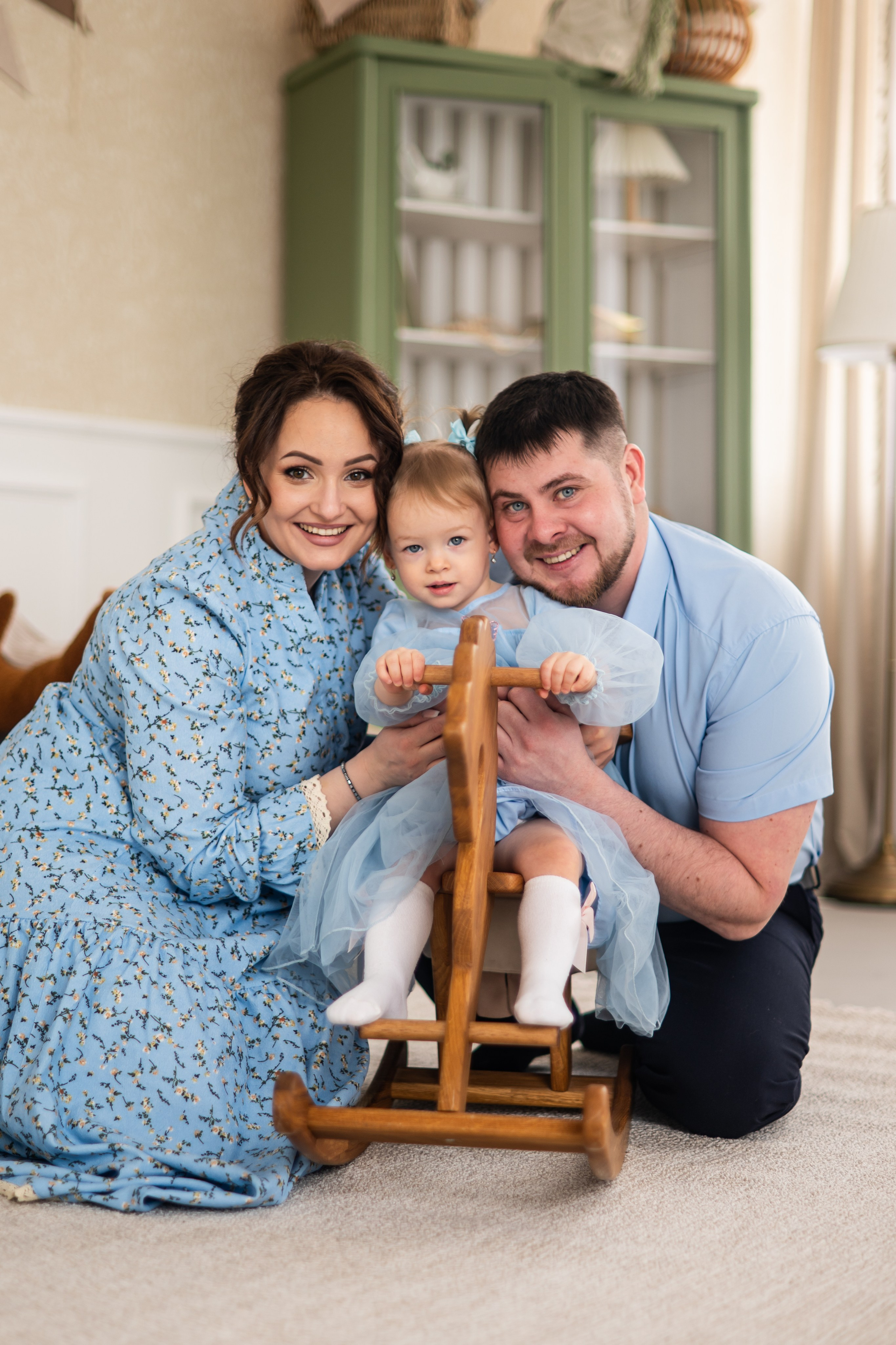 Александр и Анастасия и доченька Юлечка (1). Я Ольга Казанцева, фотографирую снимаю ваши киноистории и печатаю фото и цифровые портреты на холсте