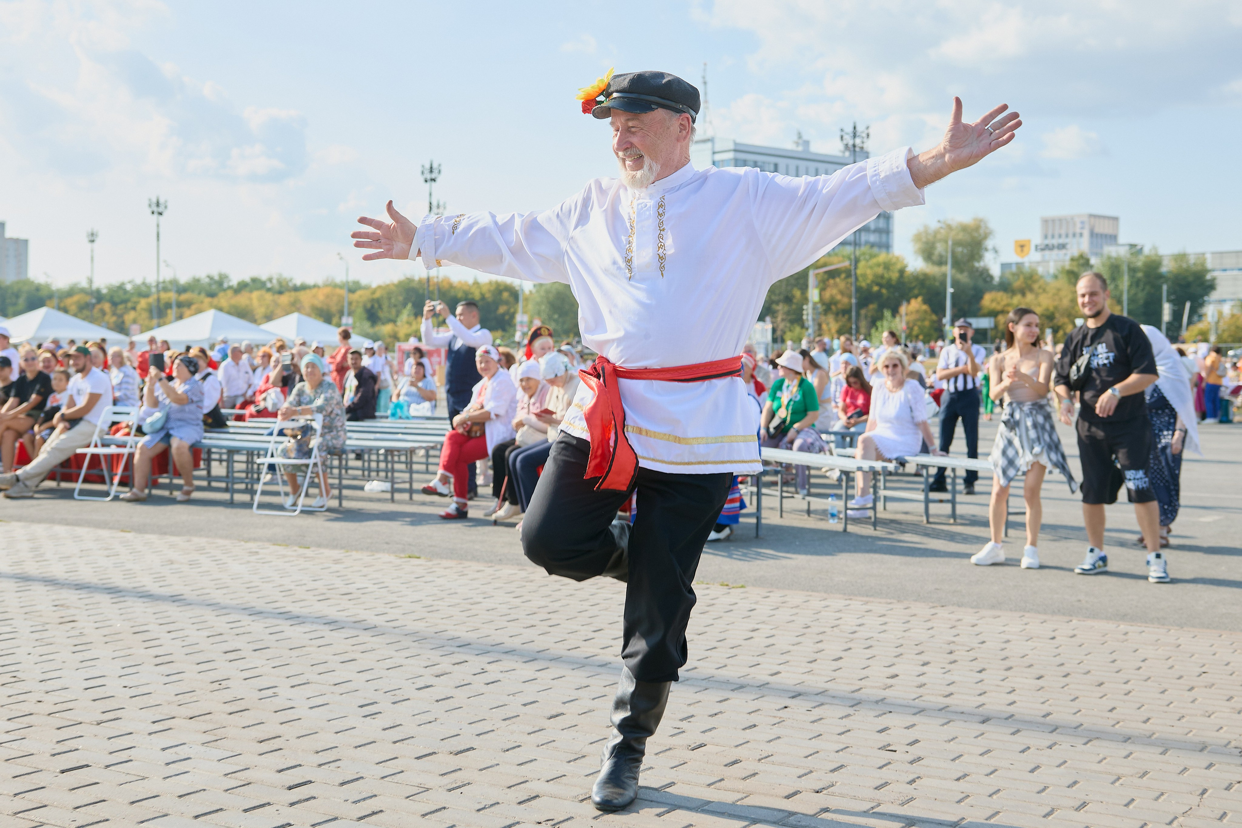 Фестиваль ЖИЗНЕЛЮБ. Мое имя Раиль. Я репортажный фотограф в Казани, так же мой любимый жанр — свадебный фотограф