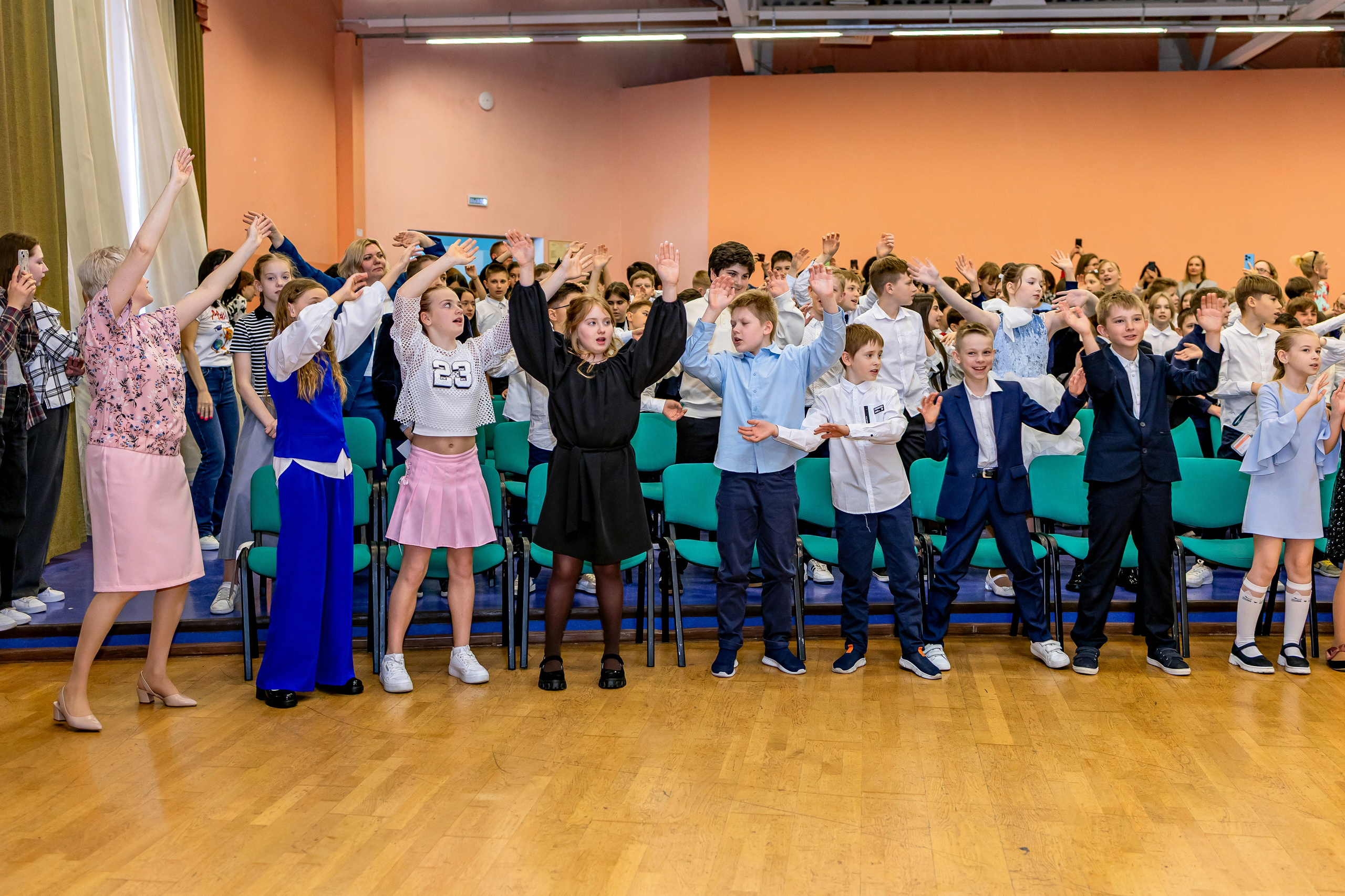 Выпускной праздник в начальной школе. Фотограф и видеограф Москва. Свадебный фотограф, видеограф. Выпускные альбомы. Оживающие альбомы