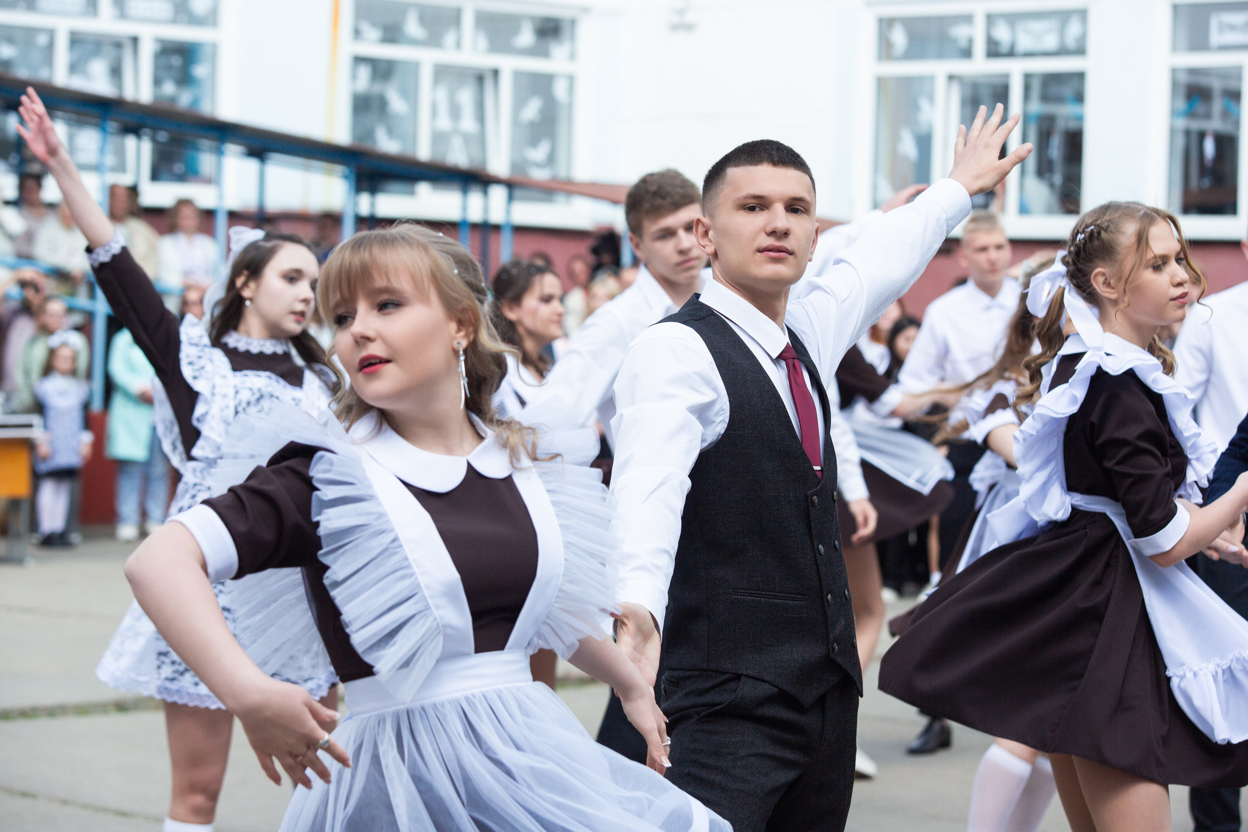 ПОСЛЕДНИЙ ЗВОНОК 2025 9 ШКОЛА Г. МЦЕНСК. Профессиональный фотограф в Мценске и Орловской области